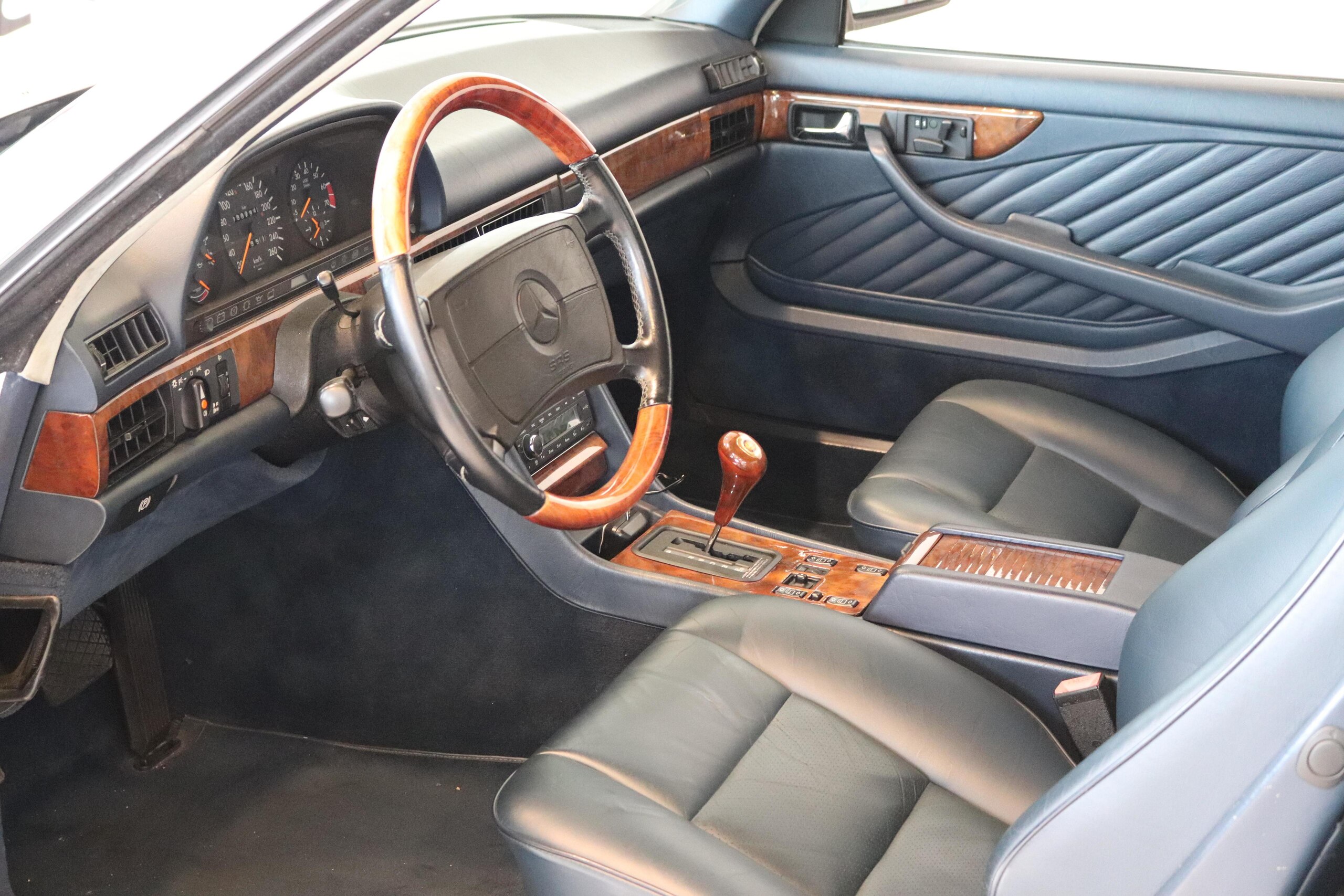1990 Mercedes Benz 560SEC — Photo 12 / 22