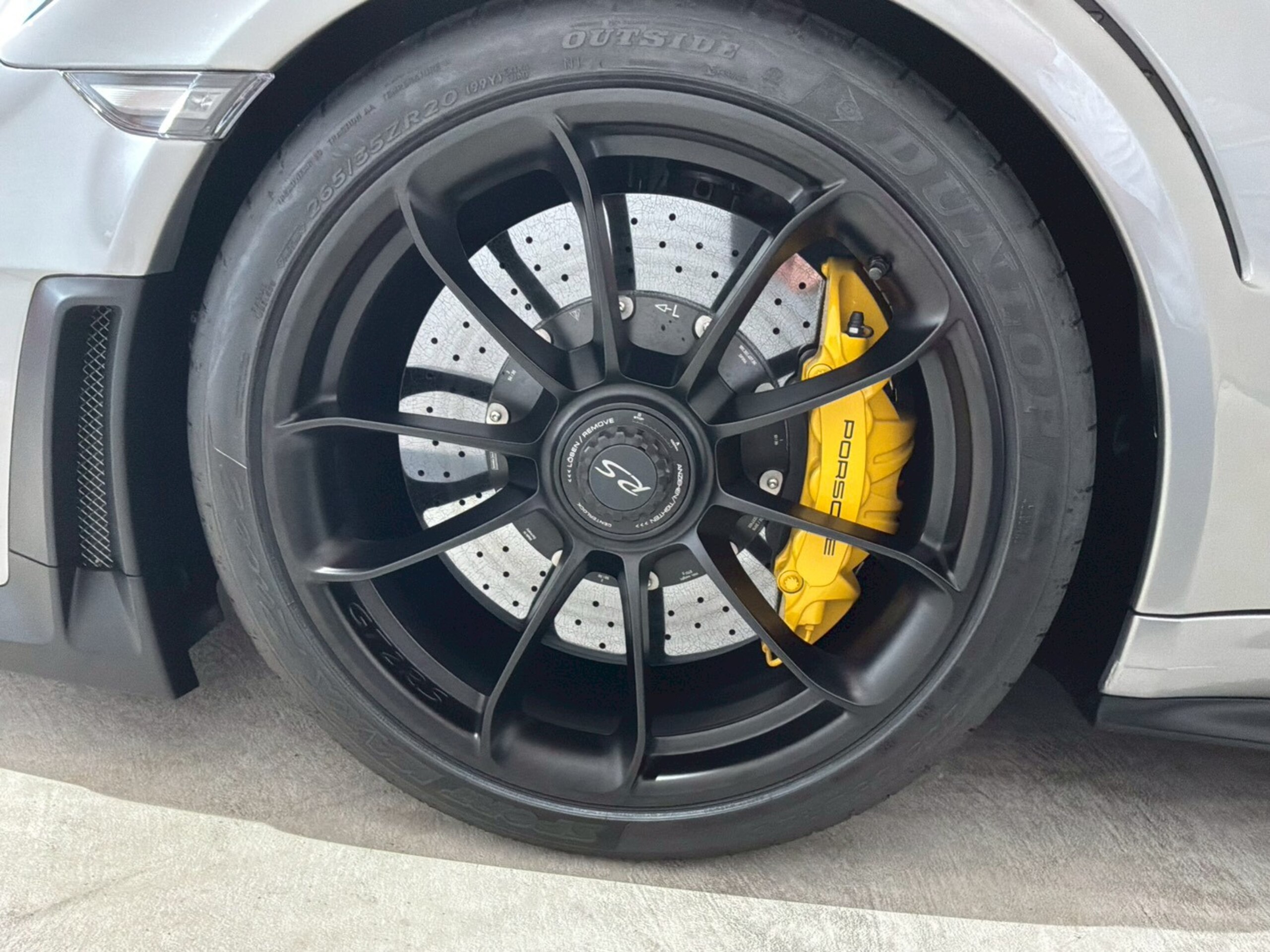 2019 Porsche 911 GT2 RS — Photo 26 / 32