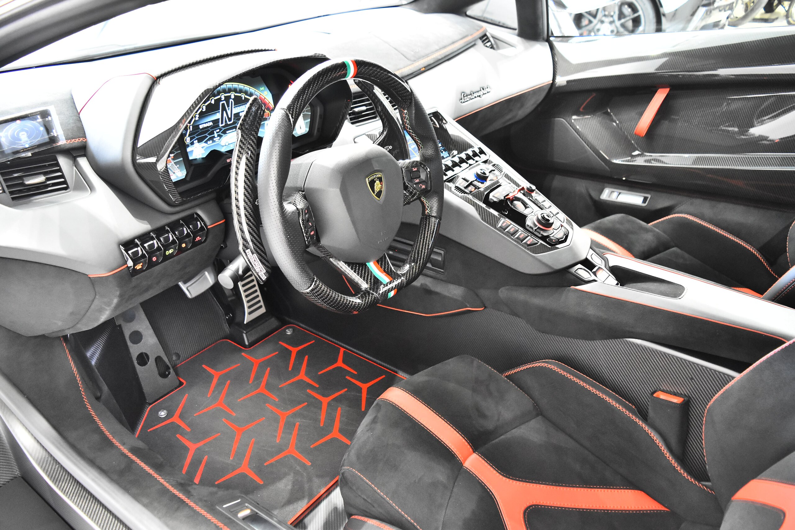 2019 Lamborghini Aventador SVJ — Photo 7 / 19