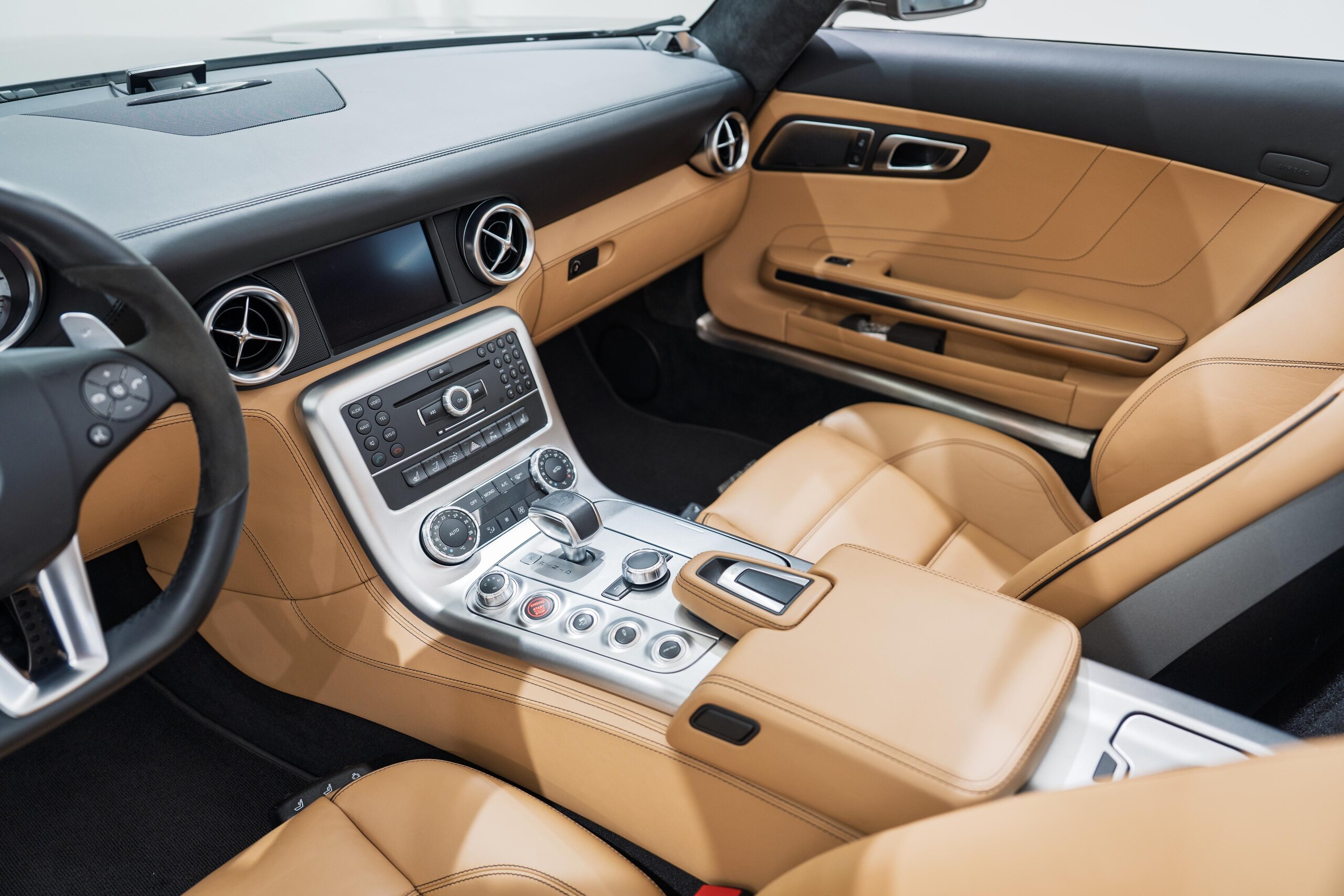 2011 Mercedes Benz SLS AMG Roadster — Photo 9 / 17