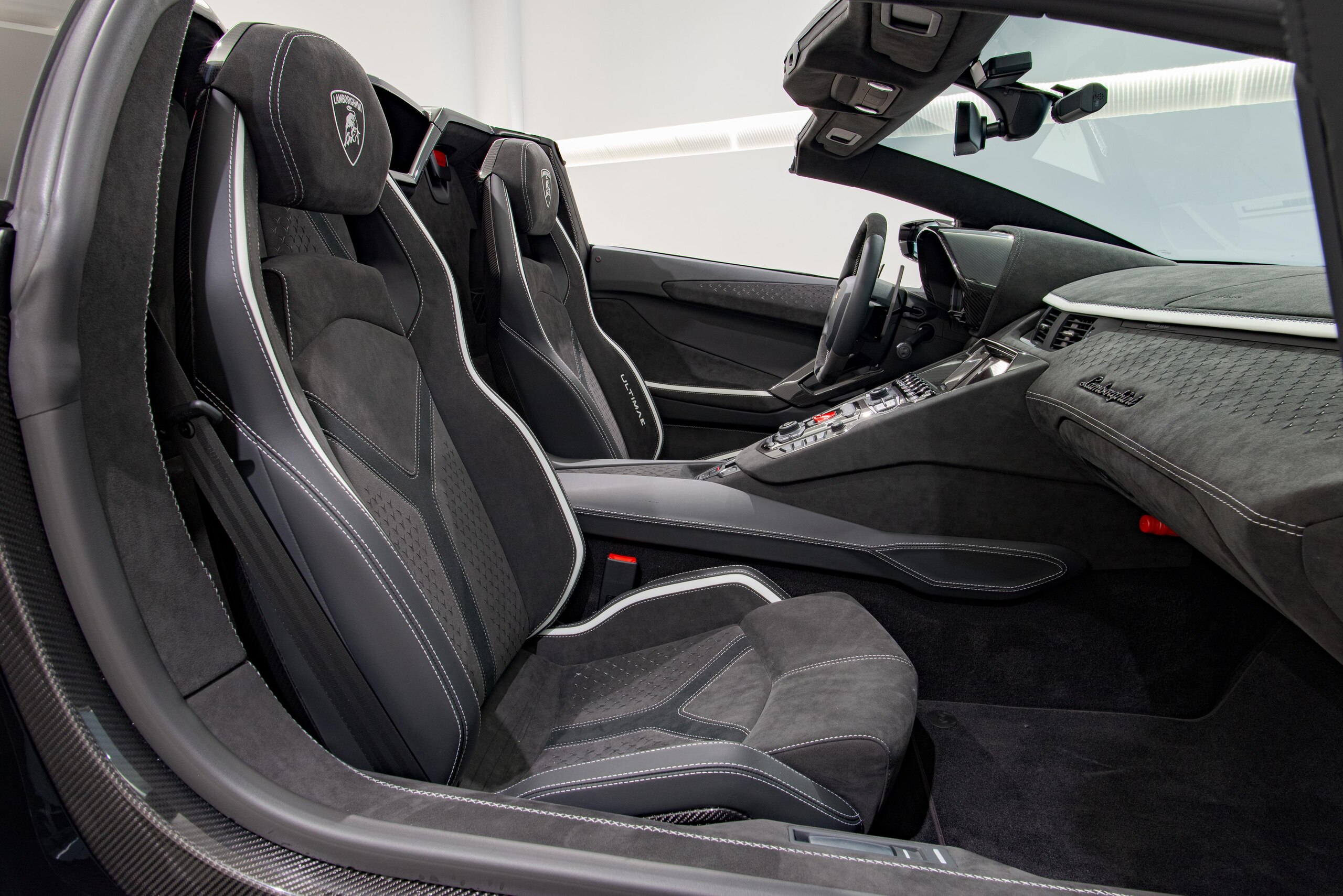 2022 Lamborghini Aventador Roadster LP780-4 Ultimae — Photo 19 / 27