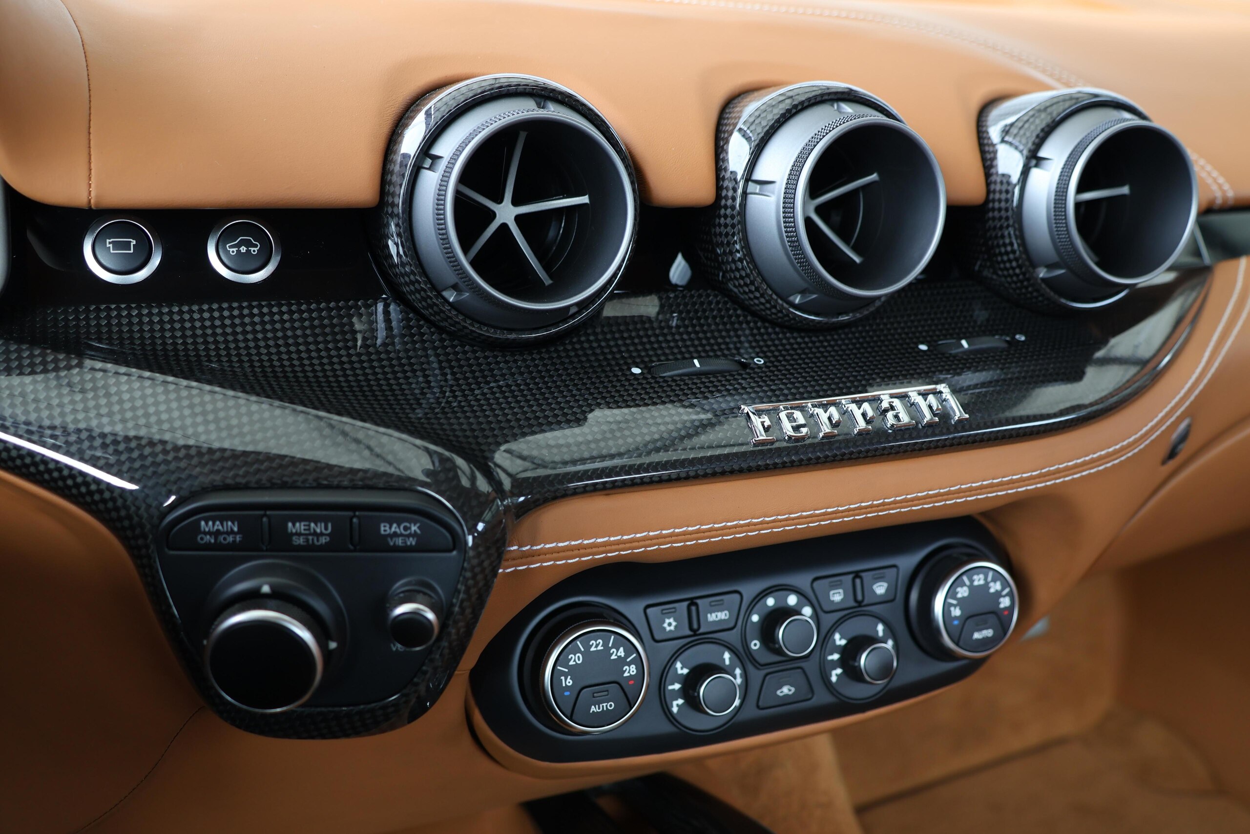 2013 Ferrari F12 Berlinetta — Photo 11 / 16