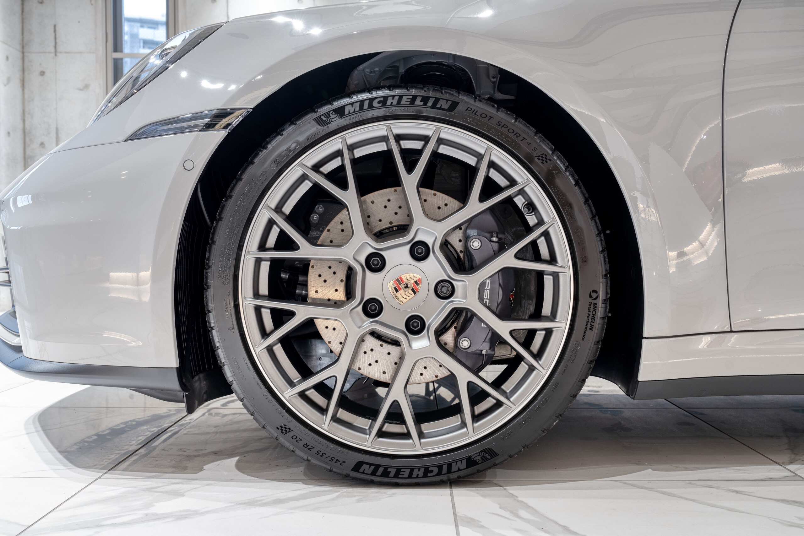 2024 Porsche 911 Carrera — Photo 18 / 21