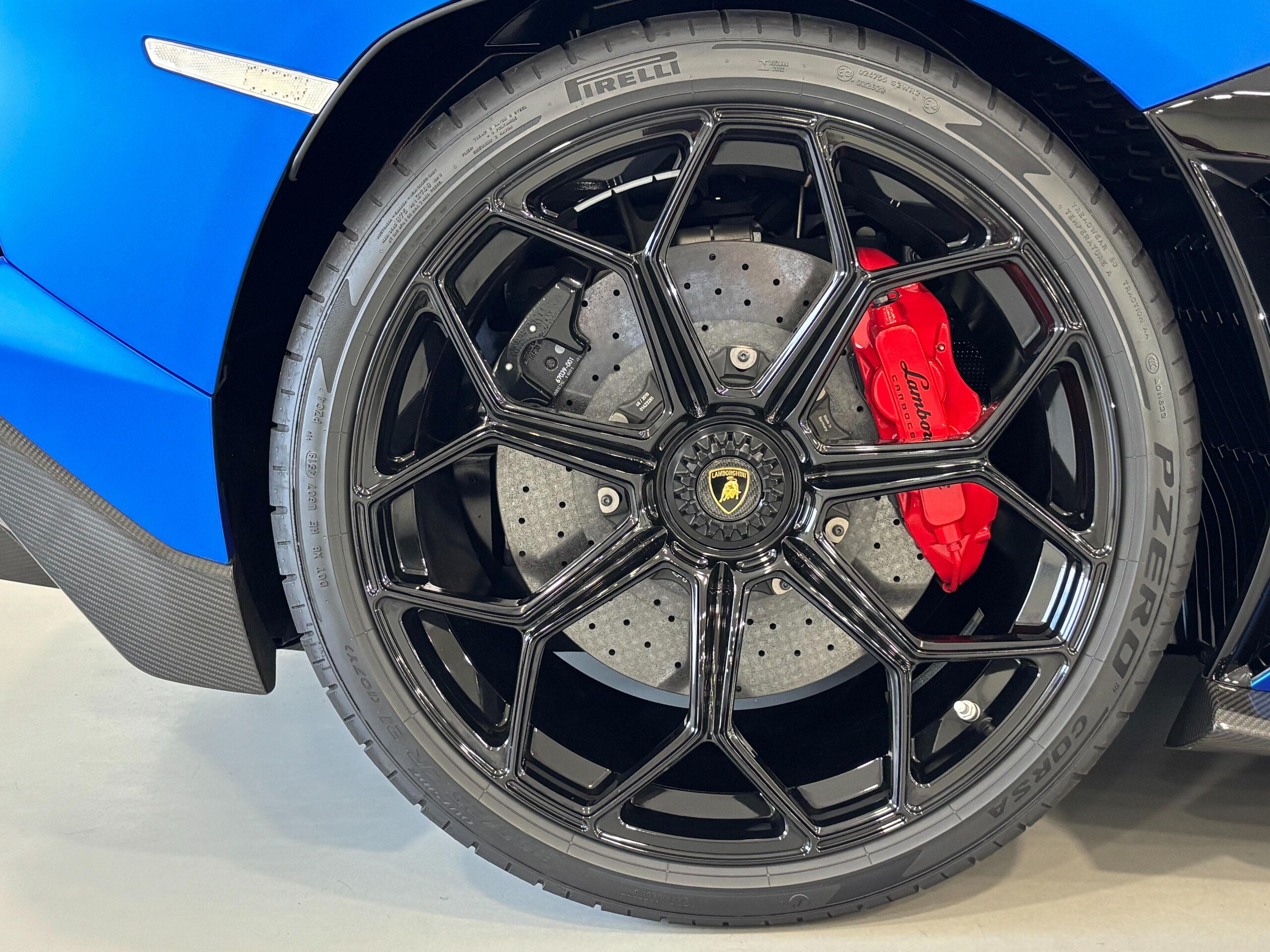 2020 Lamborghini Aventador SVJ Roadster — Photo 30 / 40