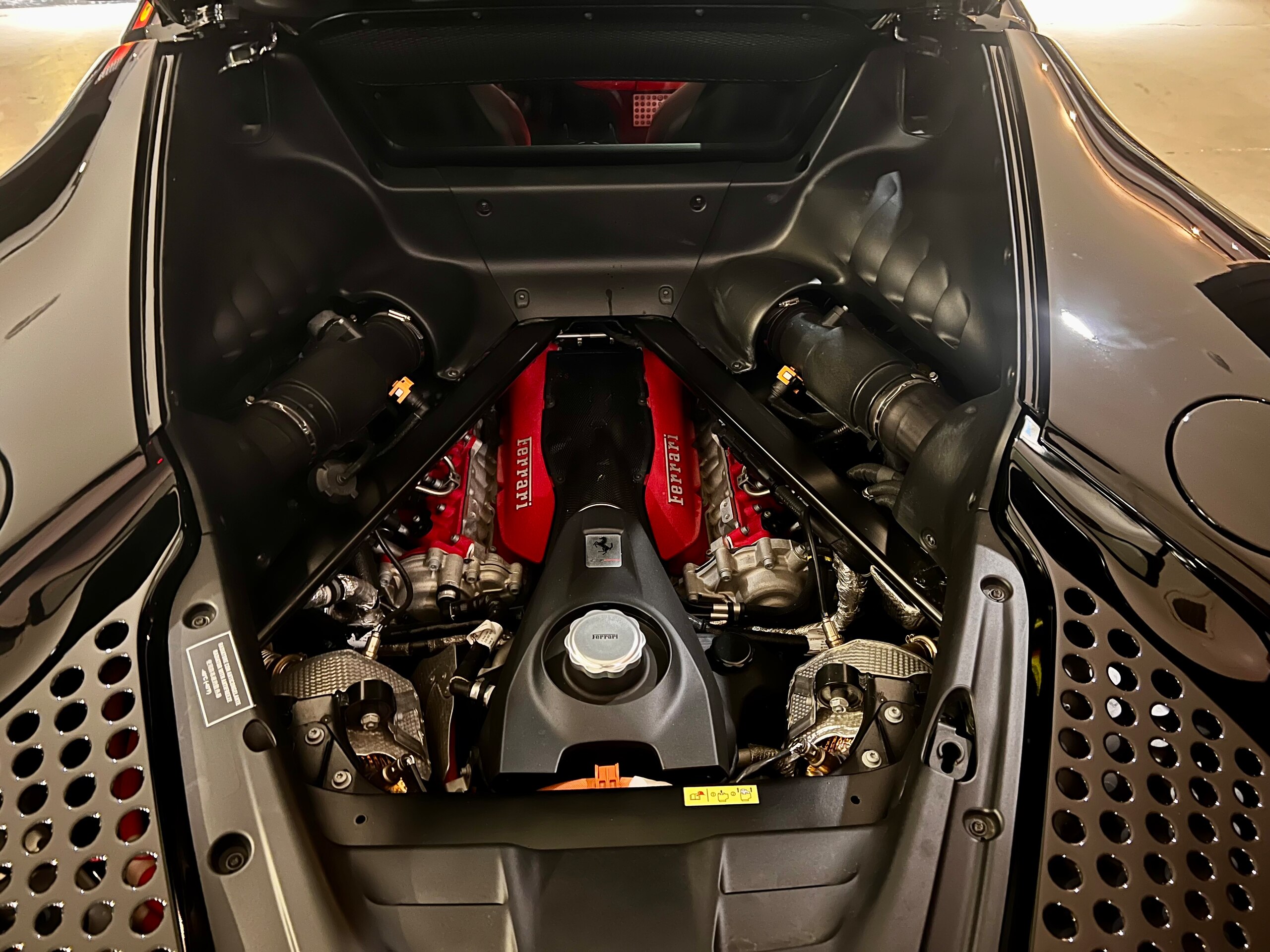 2021 Ferrari SF90 Stradale — Photo 16 / 17