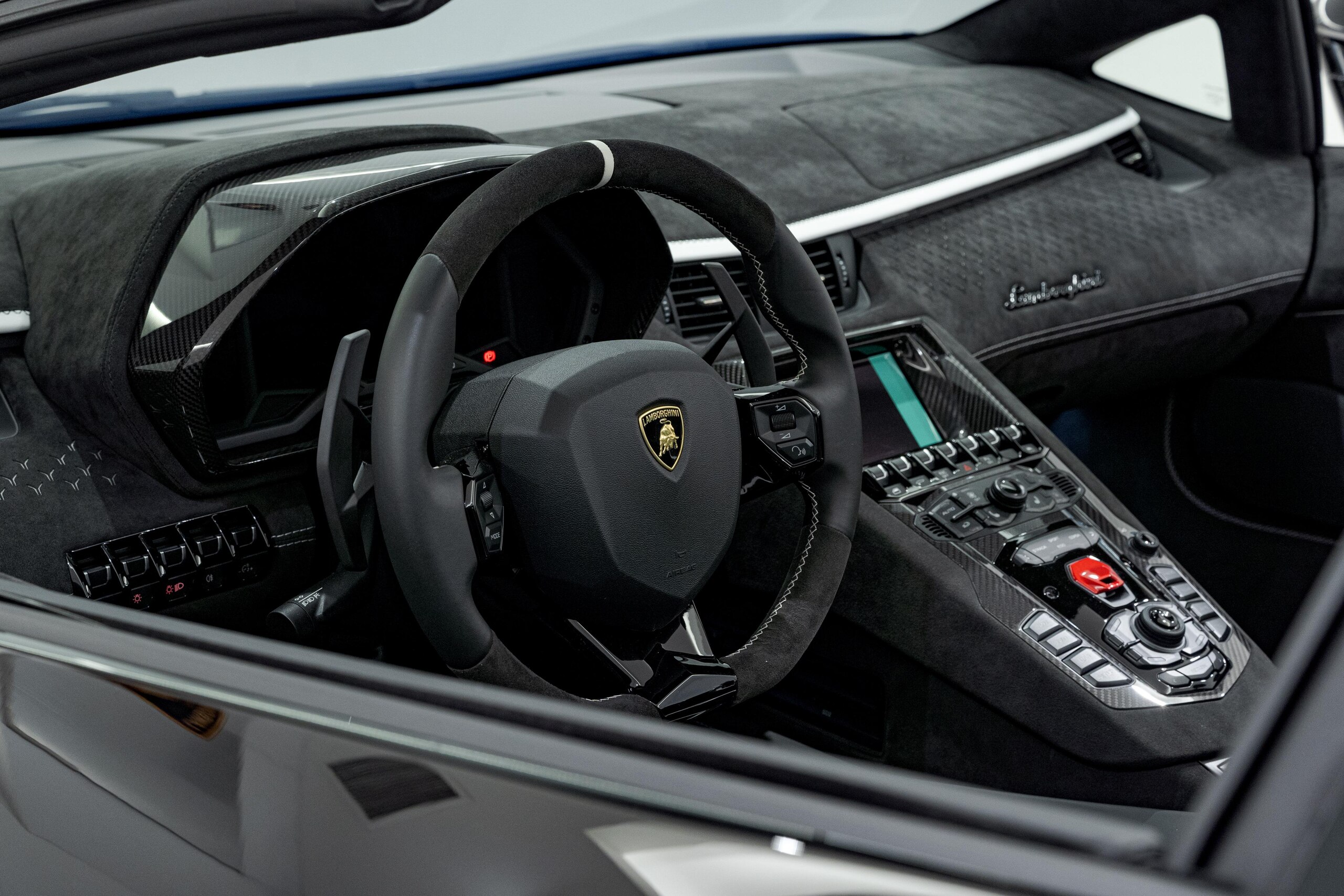 2022 Lamborghini Aventador Roadster LP780-4 Ultimae — Photo 27 / 39