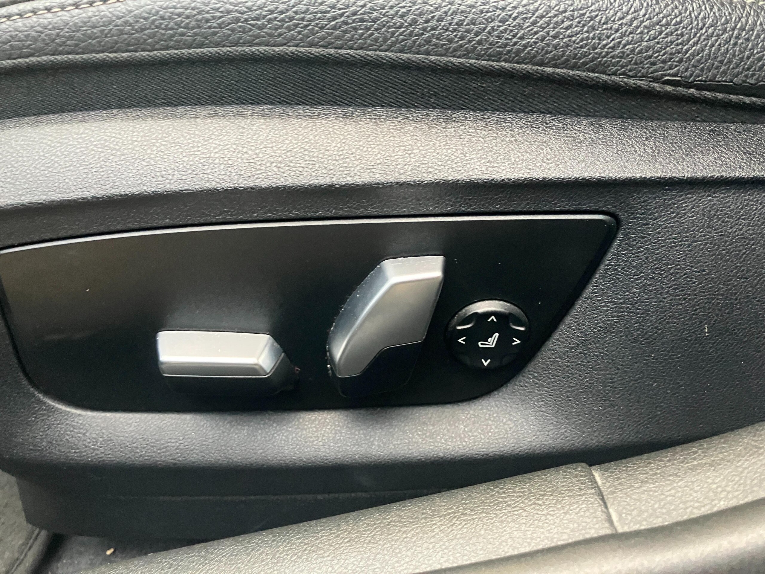 2017 BMW 530i Luxury — Photo 10 / 21