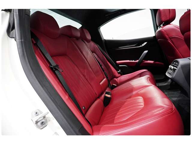 2015 Maserati Ghibli S Q4 — Photo 27 / 31