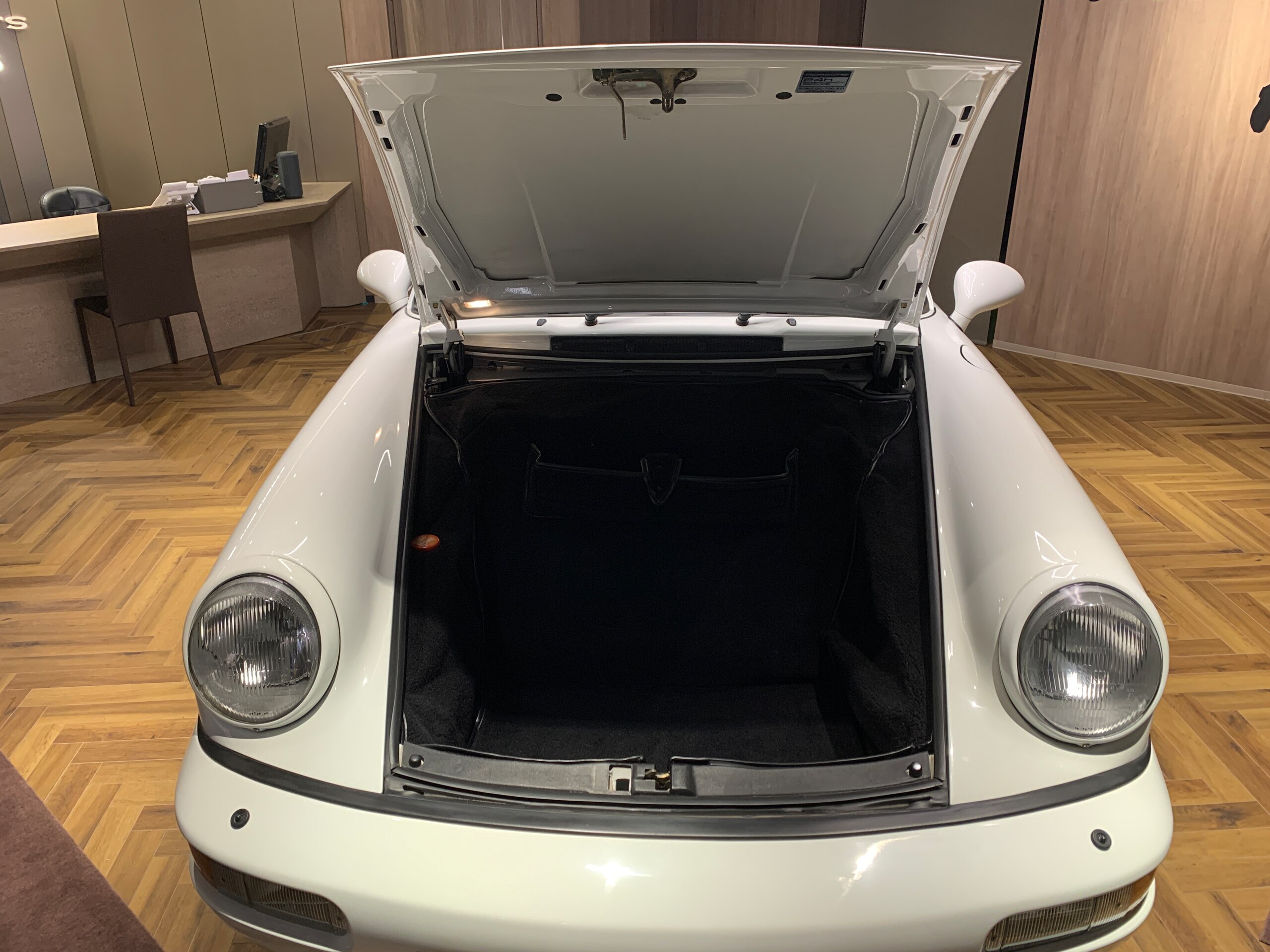 1991 Porsche 911 Carrera 2 — Photo 18 / 19