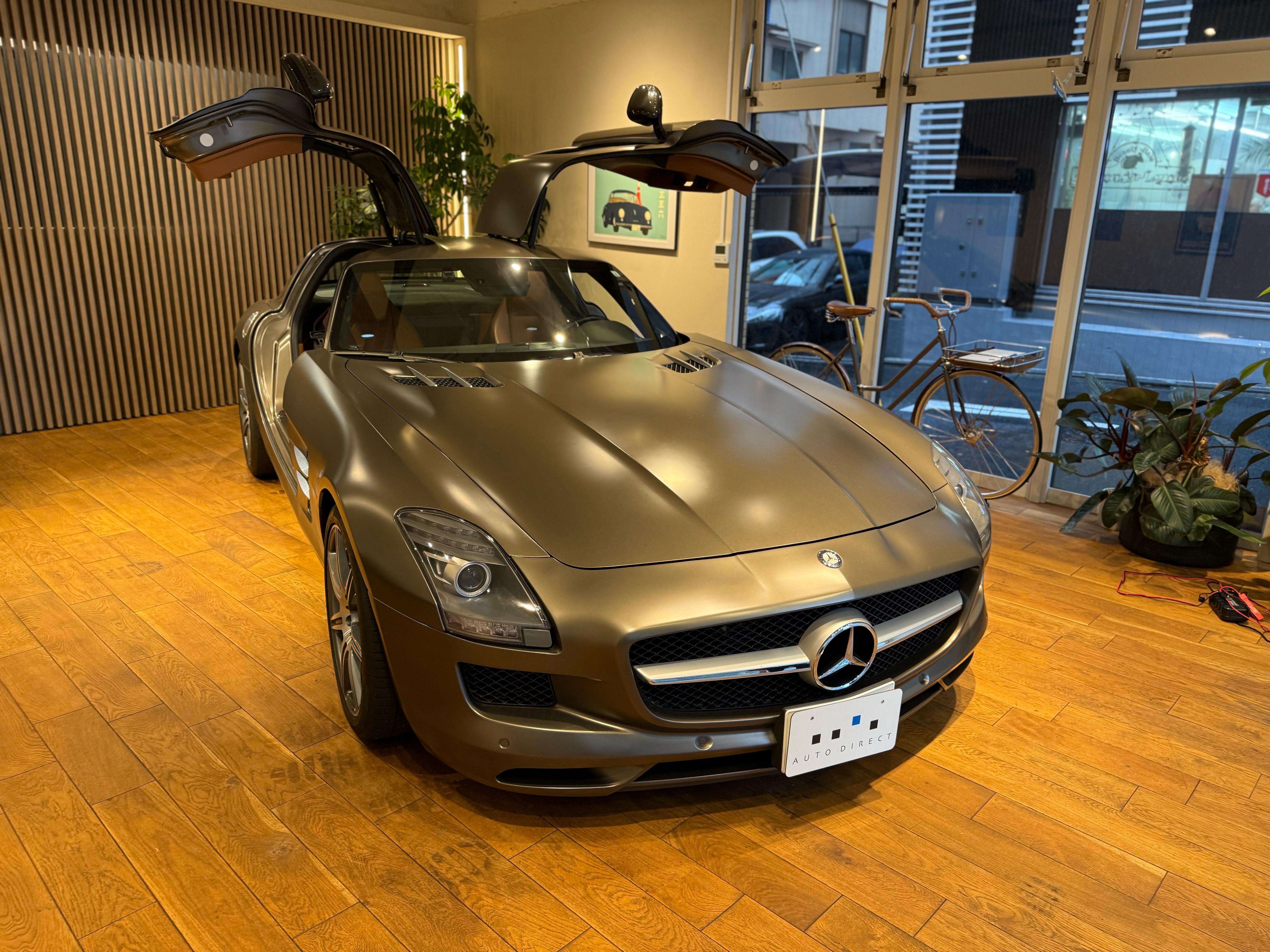 2011 Mercedes Benz SLS AMG — Photo 8 / 17