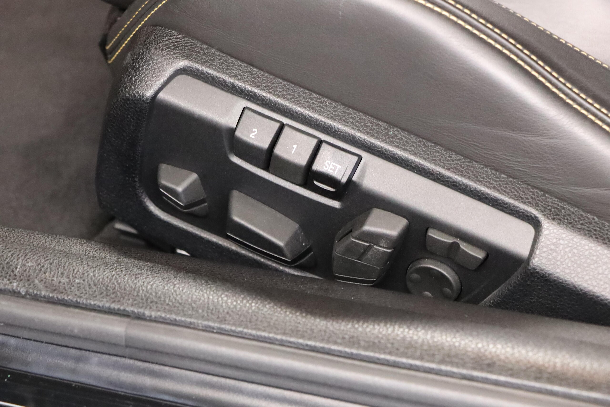 2016 BMW M6 Competition — Photo 11 / 28