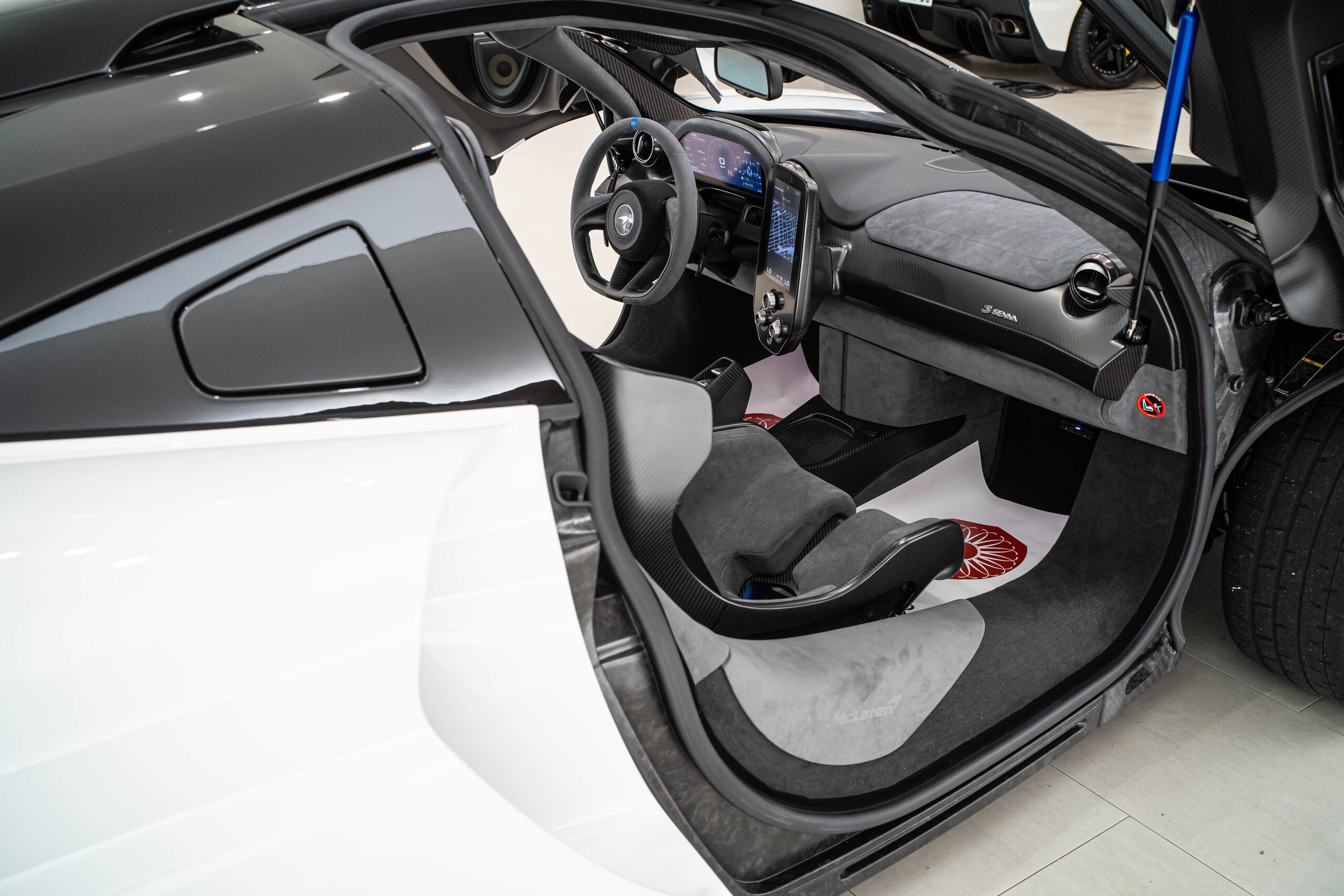 2019 McLaren Senna — Photo 12 / 18
