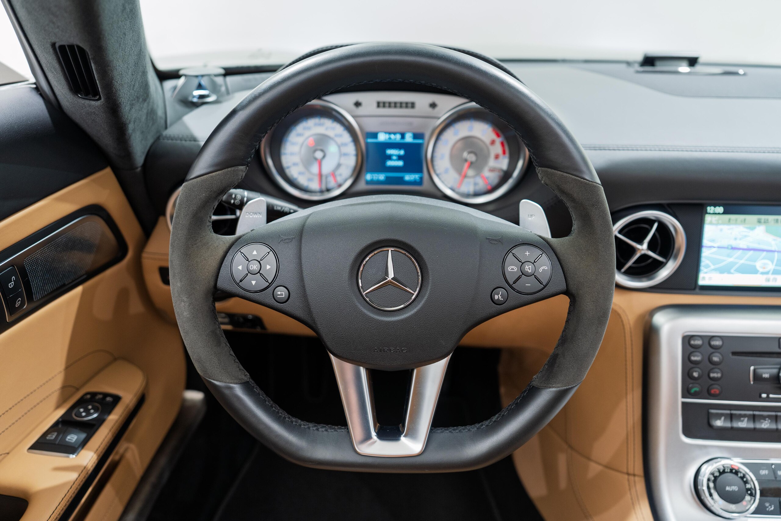2011 Mercedes Benz SLS AMG Roadster — Photo 7 / 17