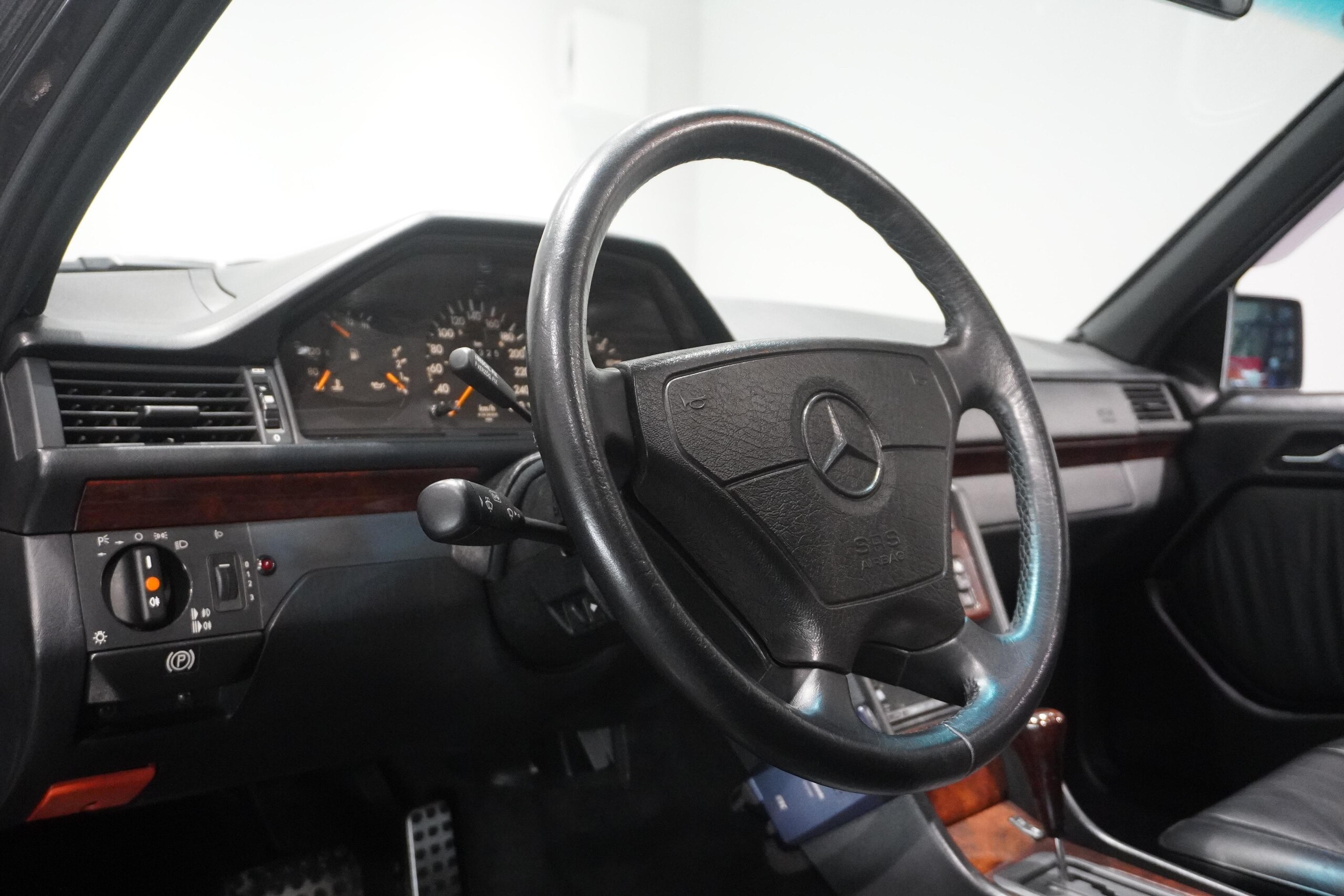 1993 Mercedes Benz 500E — Photo 9 / 23