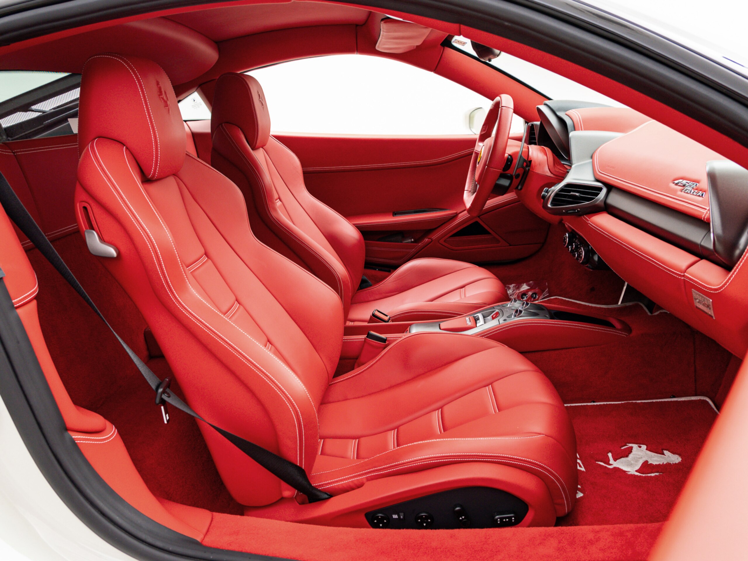 2010 Ferrari 458 Italia F1 DCT — Photo 15 / 22