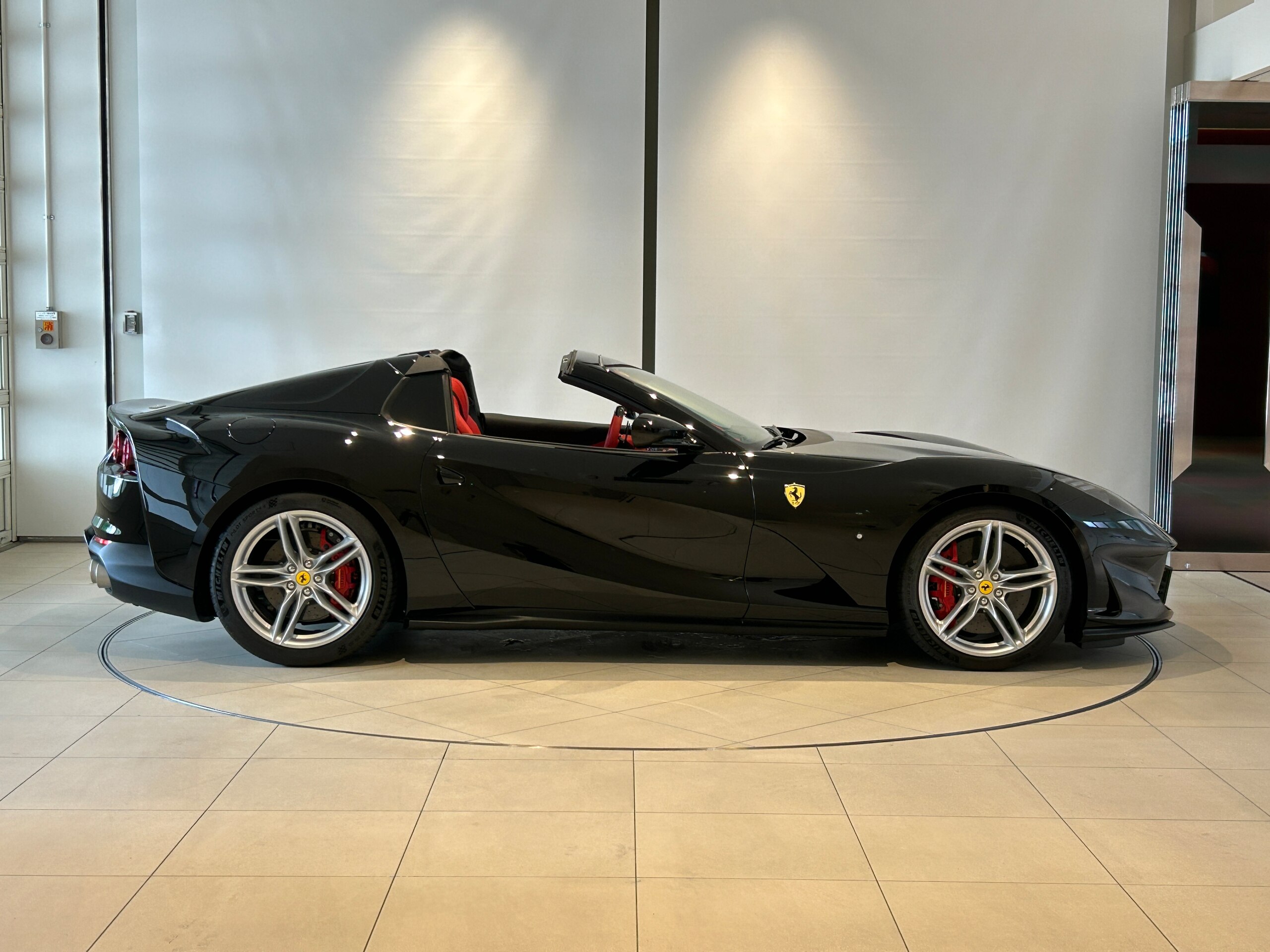 2021 Ferrari 812GTS — Photo 10 / 21