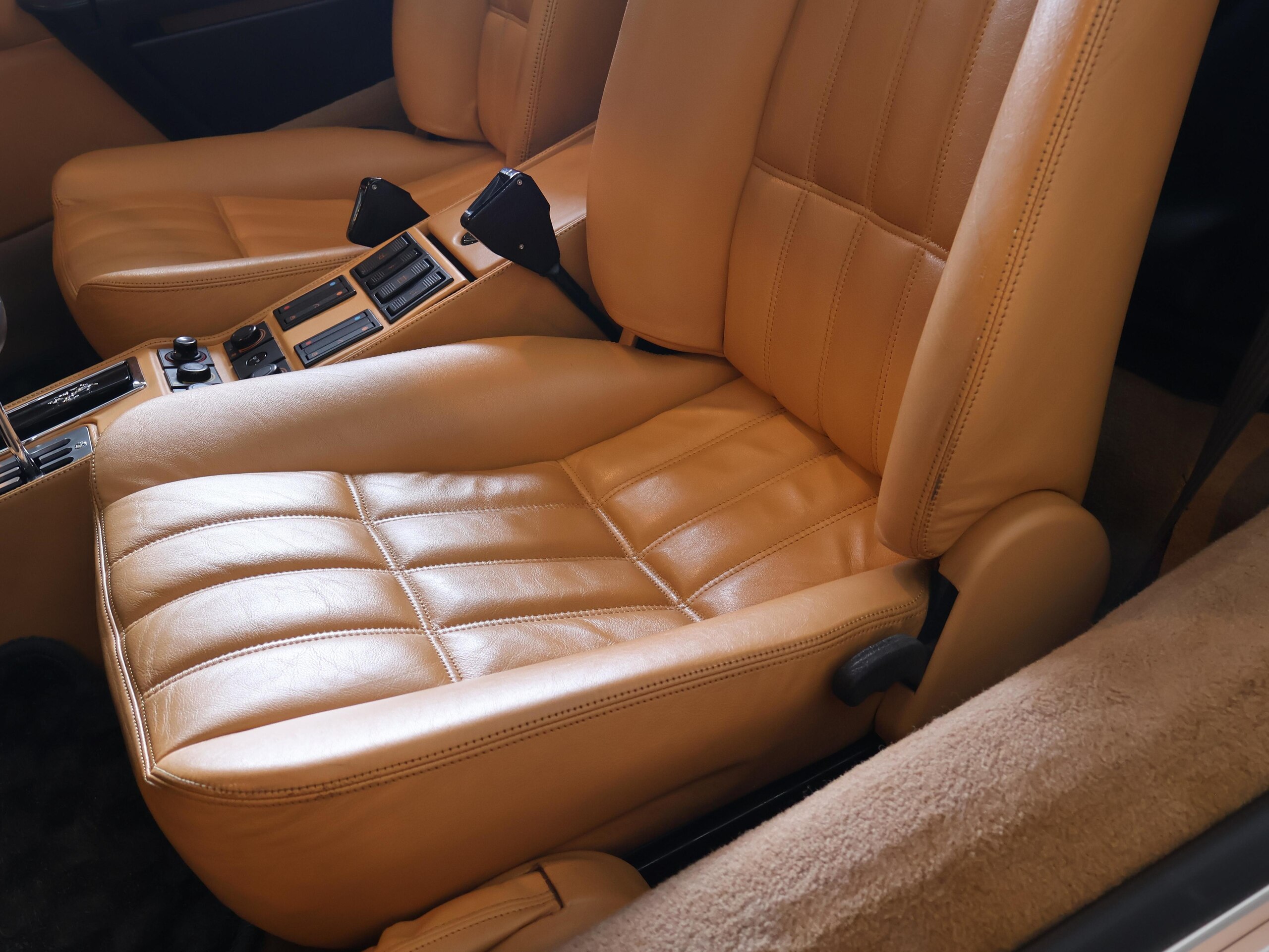 1989 Ferrari 328GTS — Photo 16 / 52