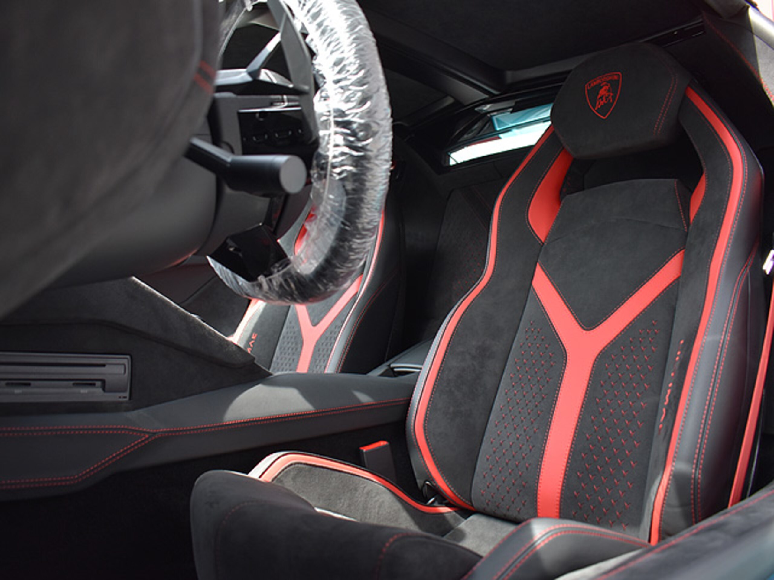 2022 Lamborghini Aventador Roadster LP780-4 Ultimae — Photo 24 / 38