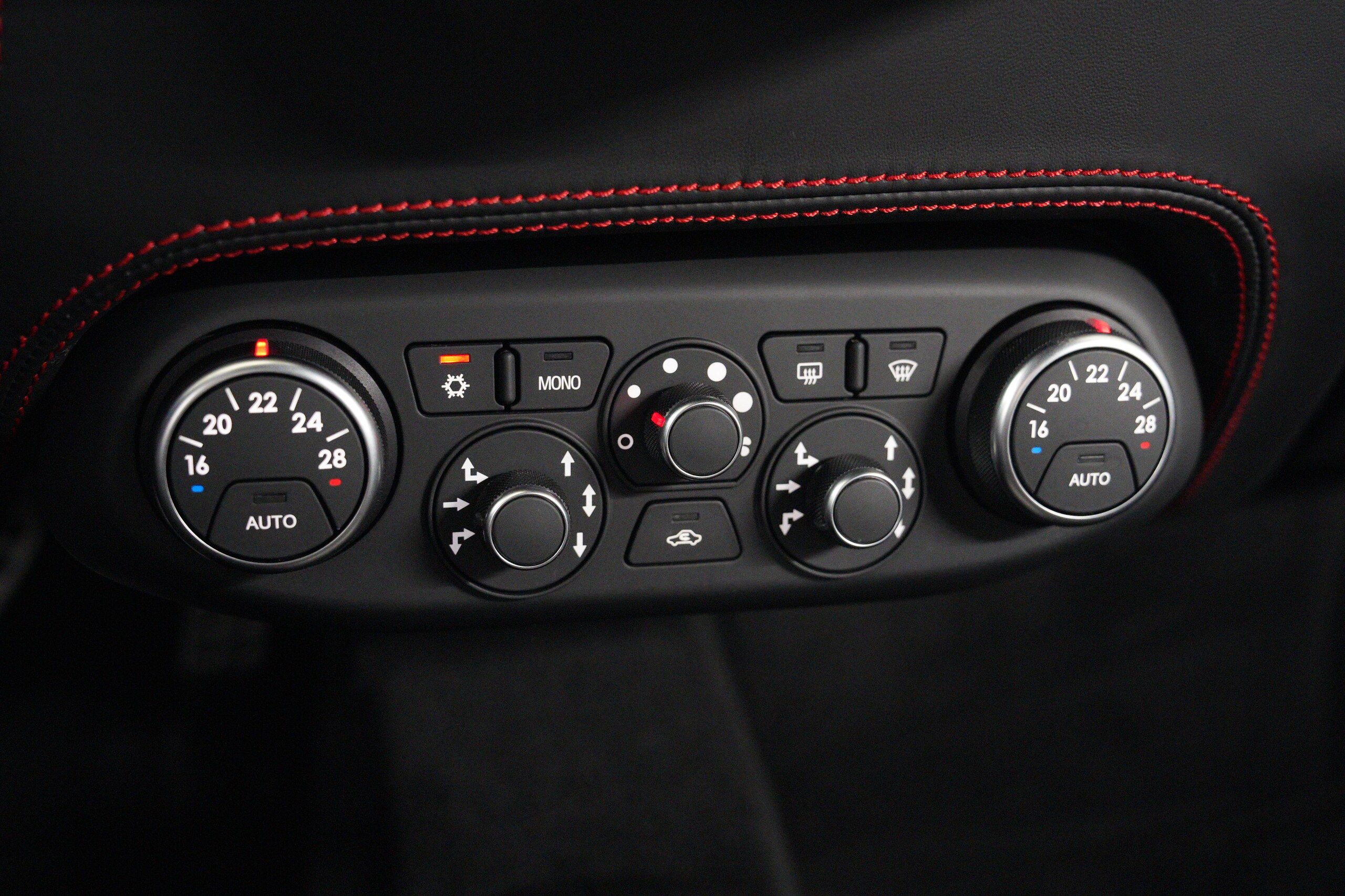 2010 Ferrari 458 Italia F1 DCT — Photo 13 / 19