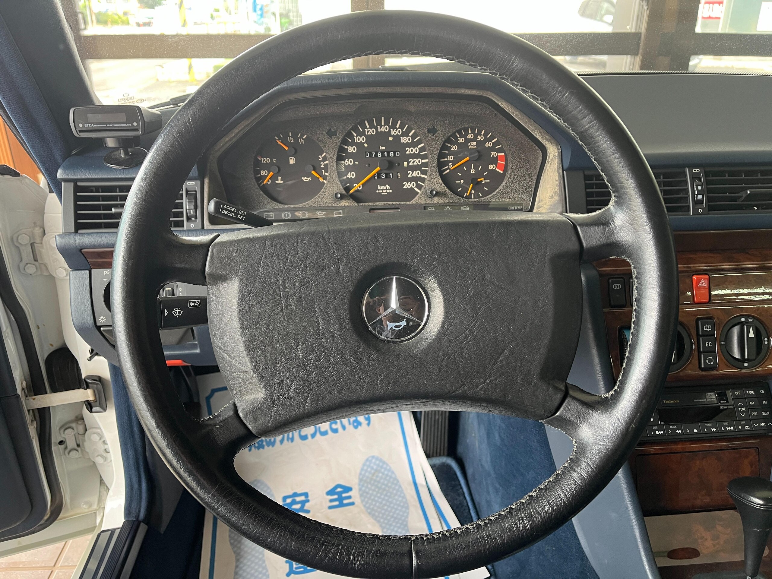 1991 Mercedes Benz 300CE-24 — Photo 7 / 18