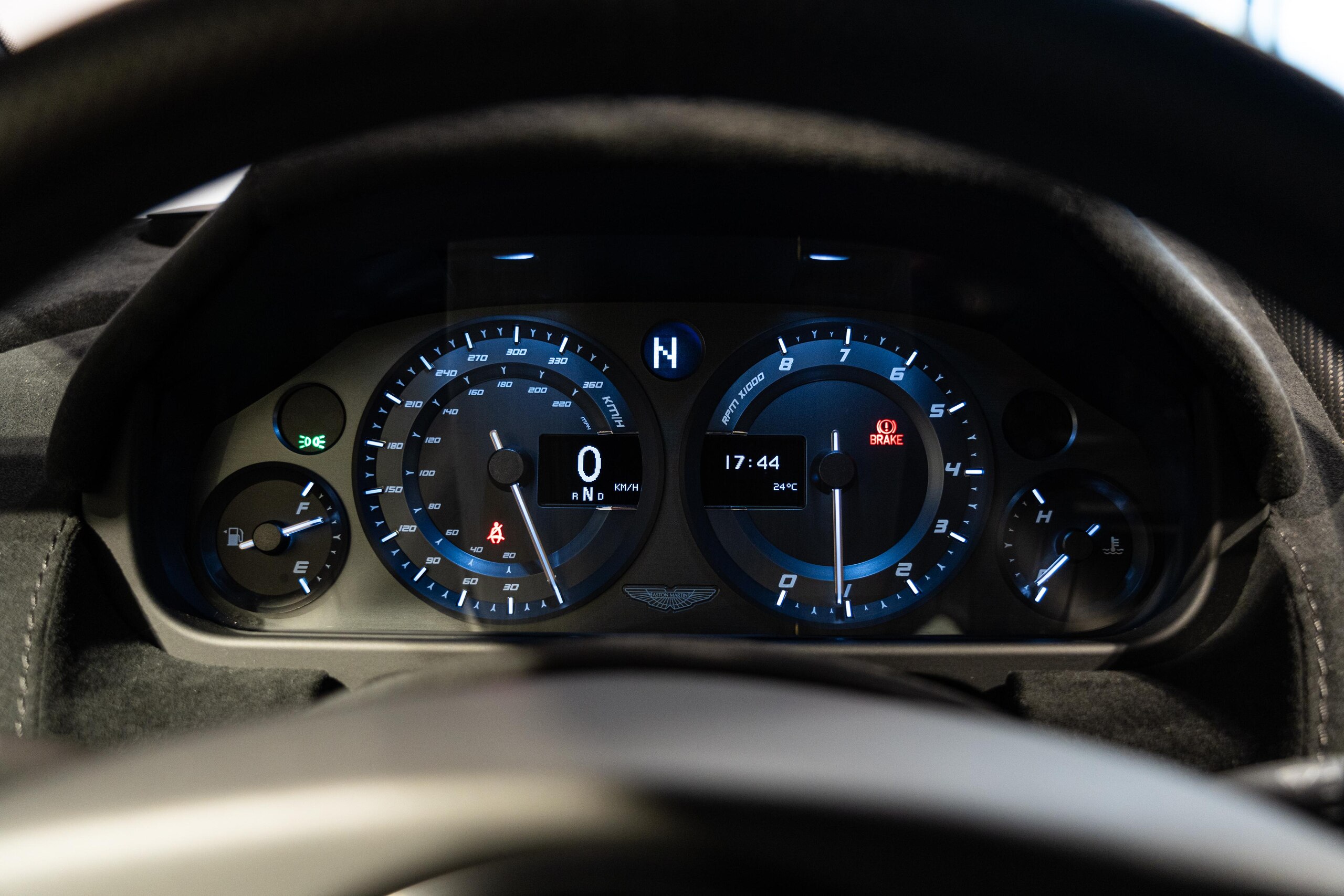 2015 Aston Martin Vantage GT12 — Photo 12 / 19