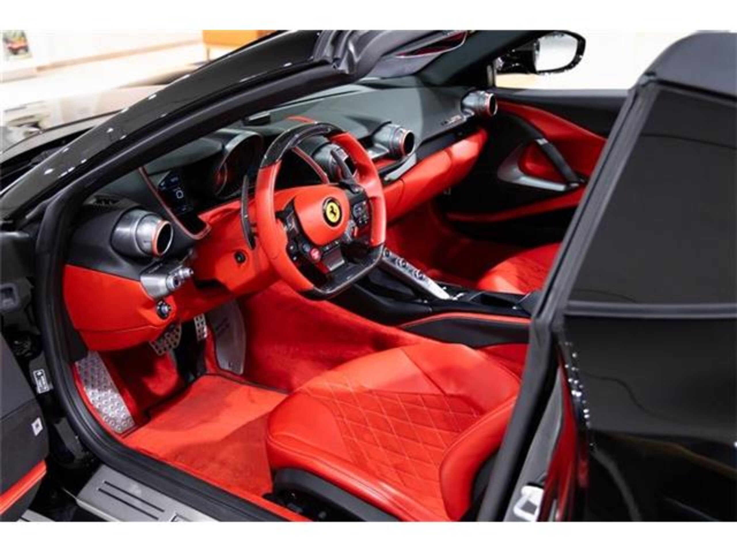2020 Ferrari 812GTS — Photo 17 / 18