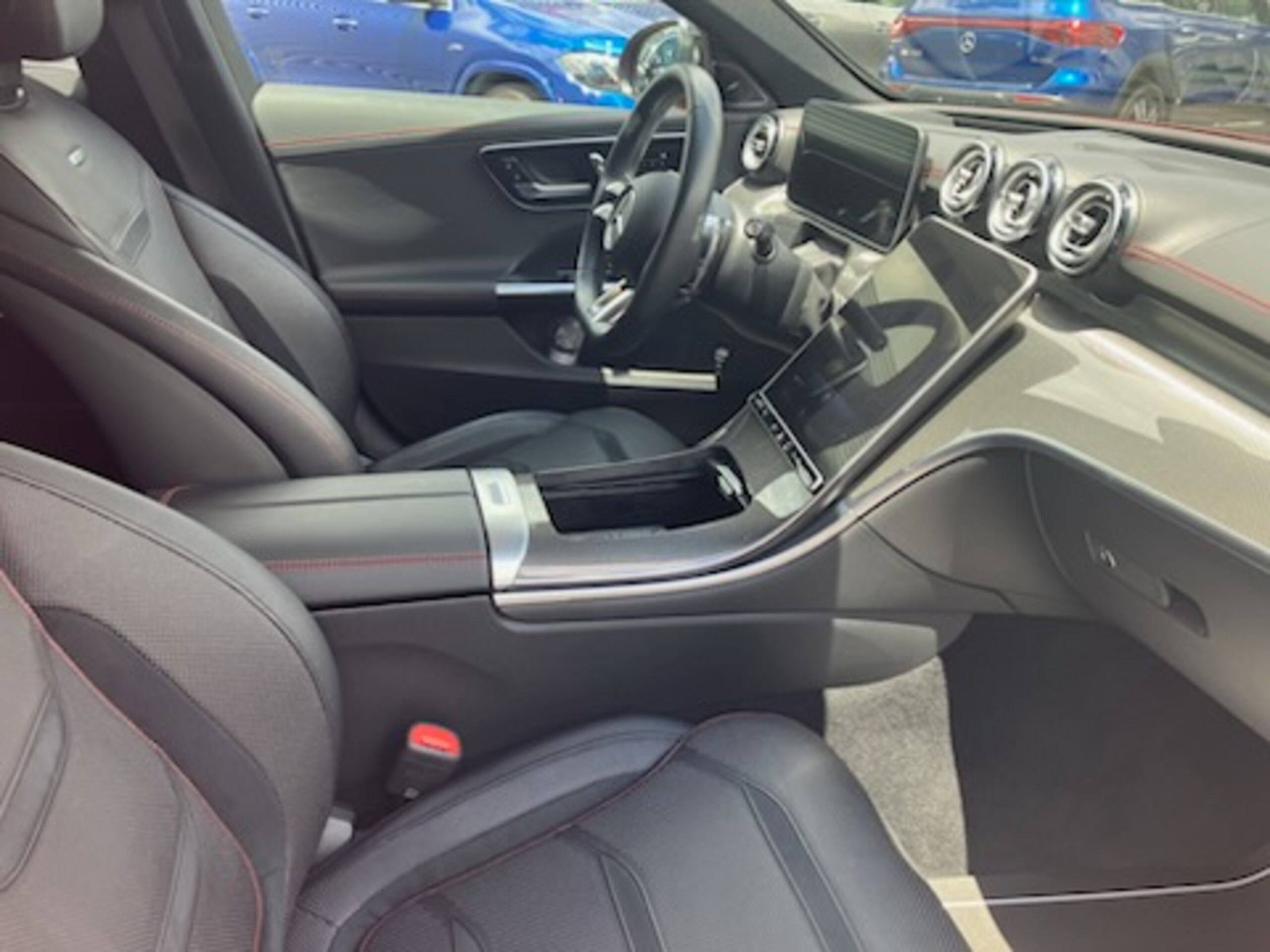 2025 Mercedes Benz C43 AMG — Photo 7 / 19