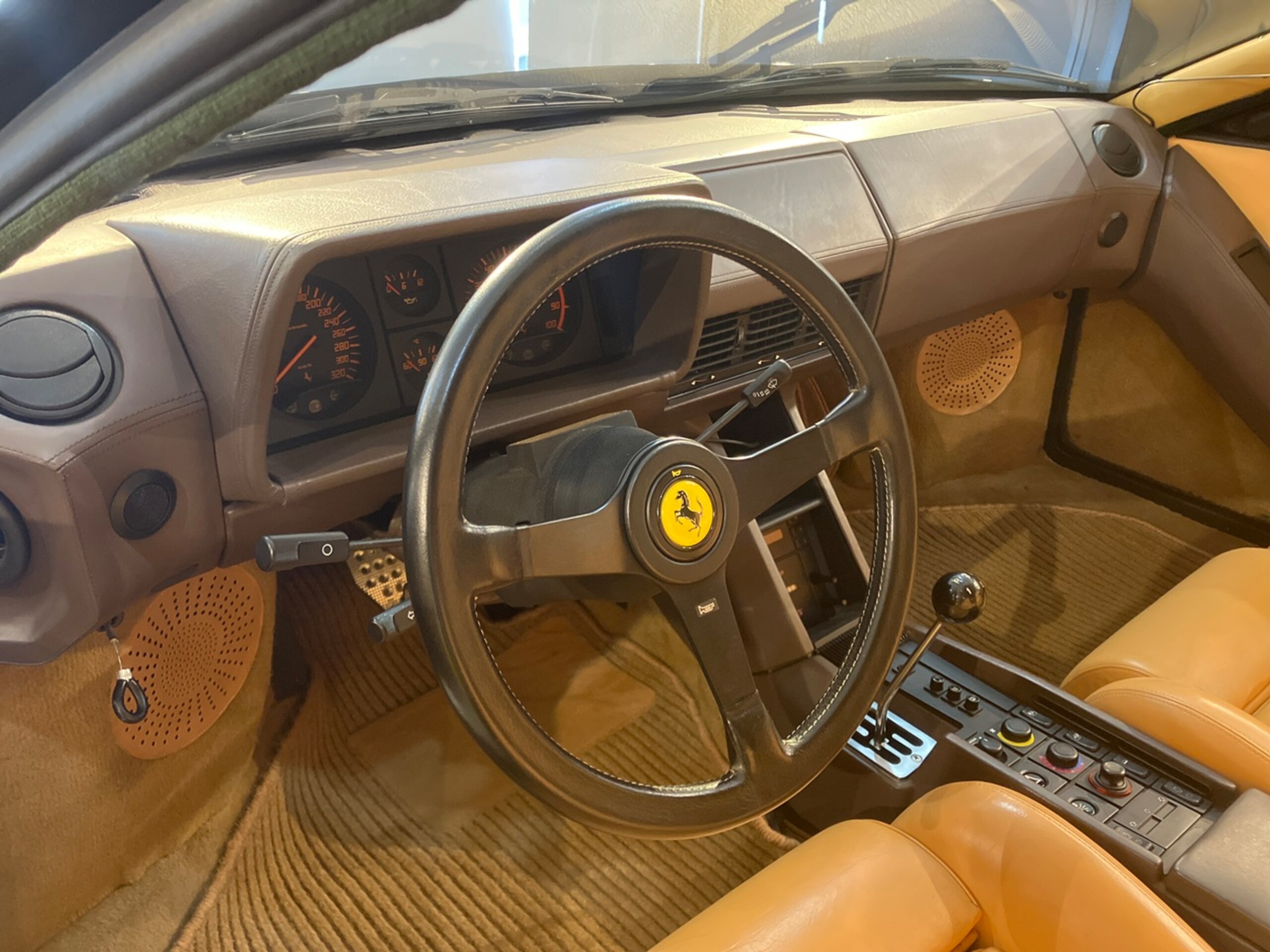 1988 Ferrari Testarossa — Photo 8 / 21