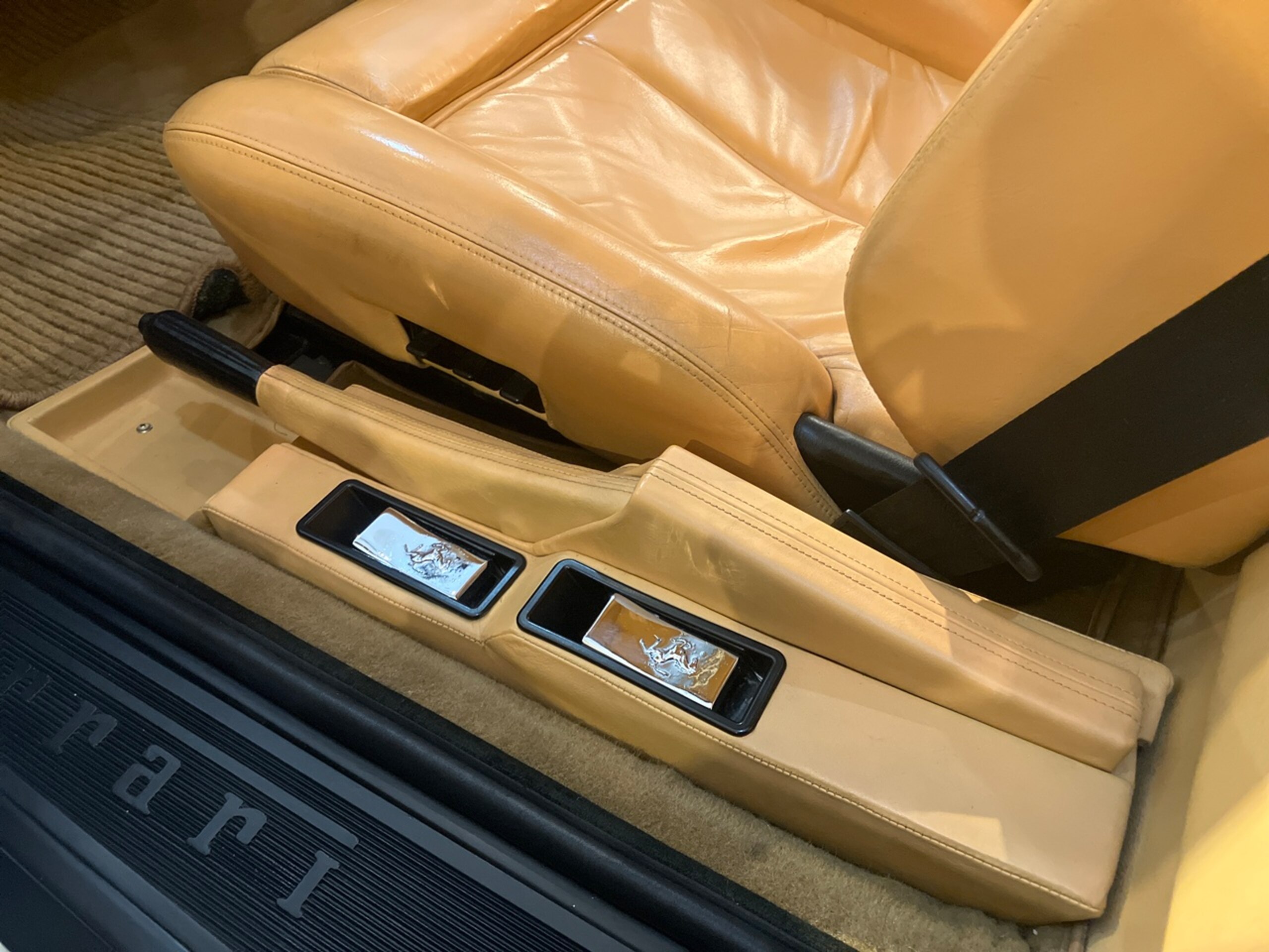 1988 Ferrari Testarossa — Photo 11 / 21