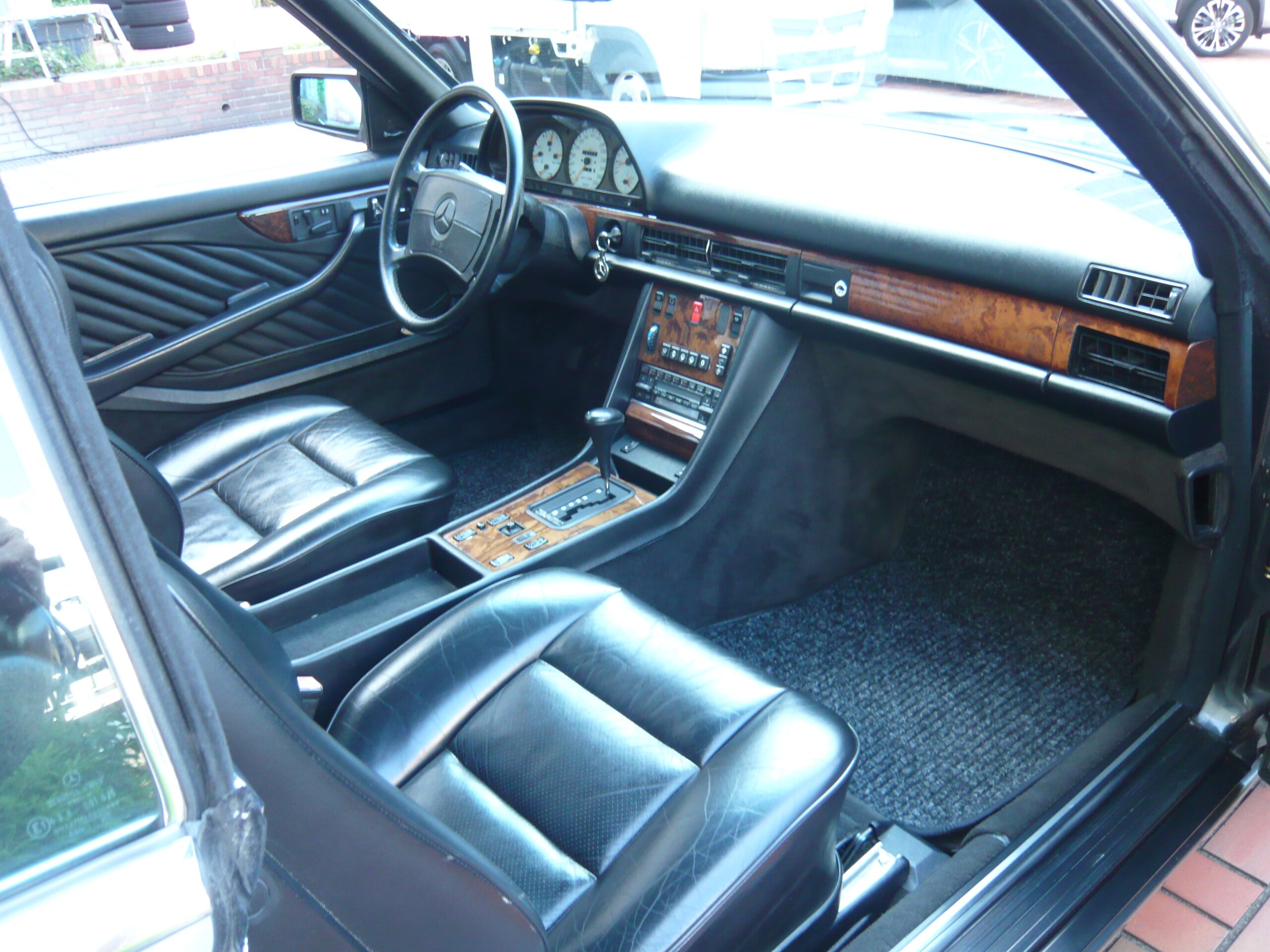 1990 Mercedes Benz 560SEC — Photo 13 / 19