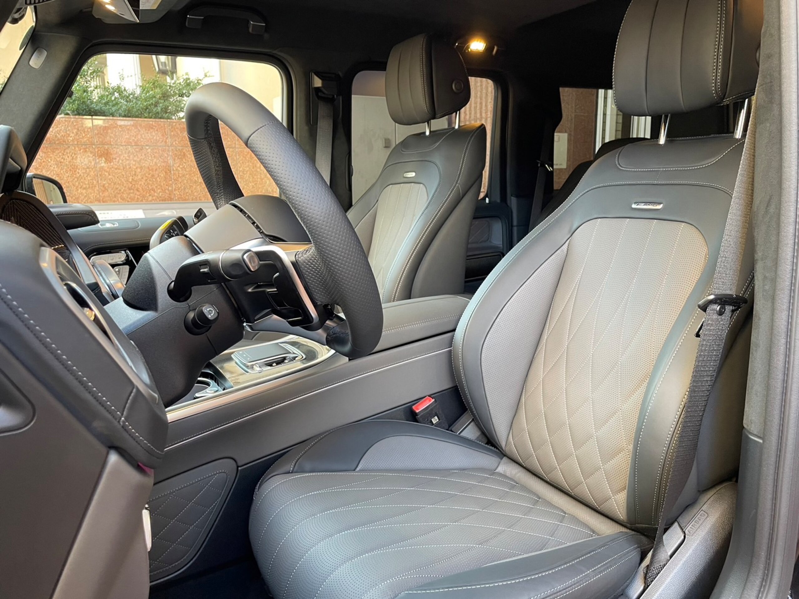 2024 Mercedes Benz G63 AMG — Photo 10 / 20