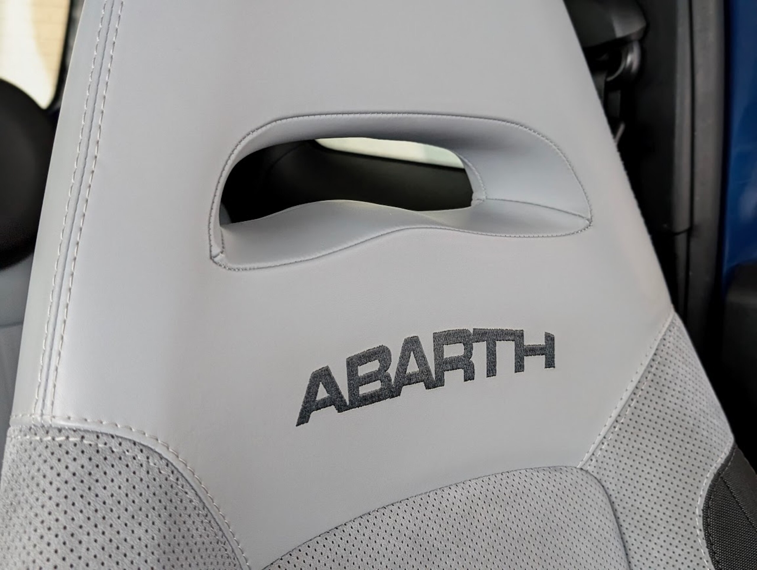 2011 Abarth 695 Tributo Ferrari — Photo 31 / 35