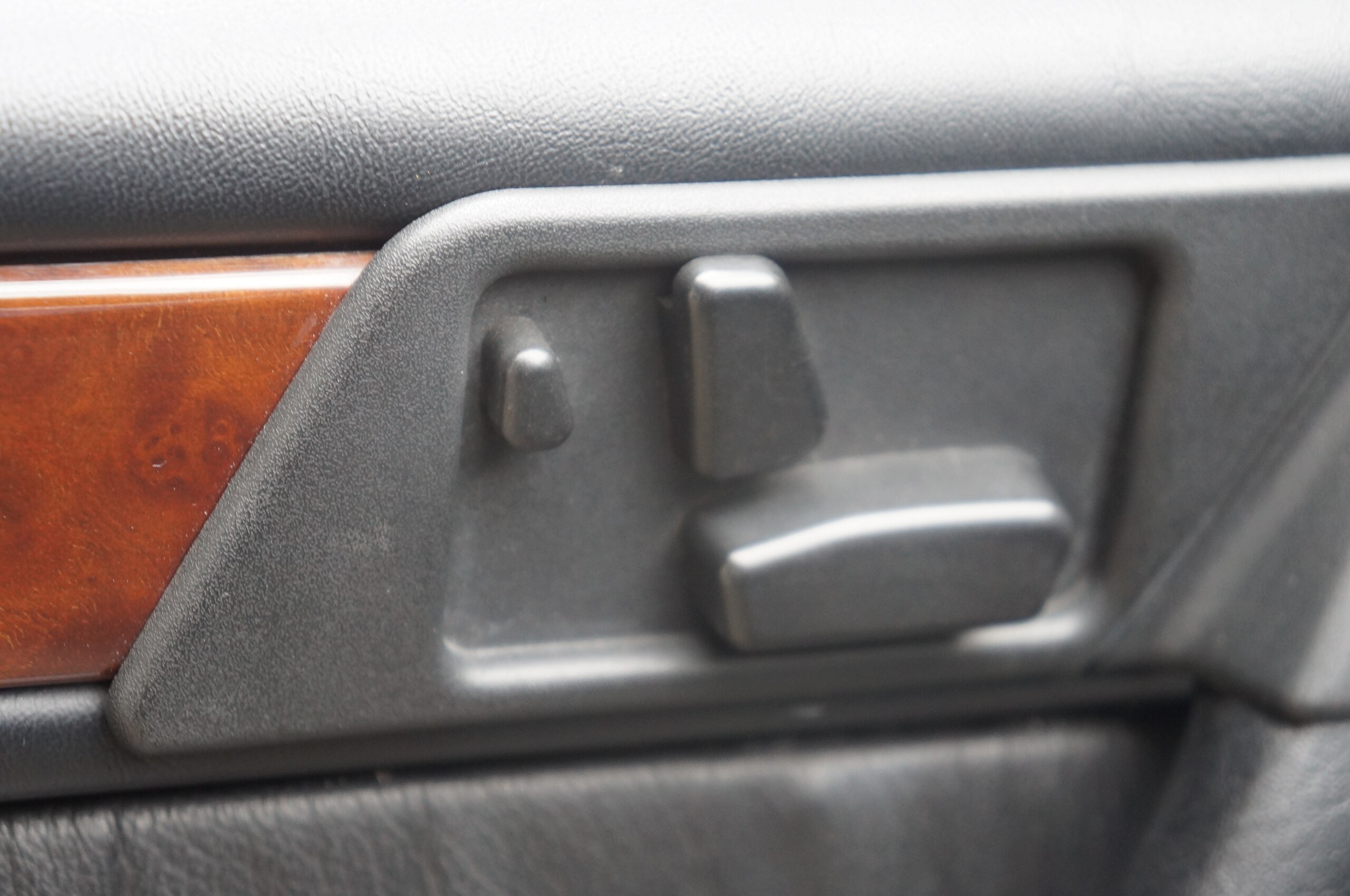 1994 Mercedes Benz E400 AMG — Photo 13 / 18