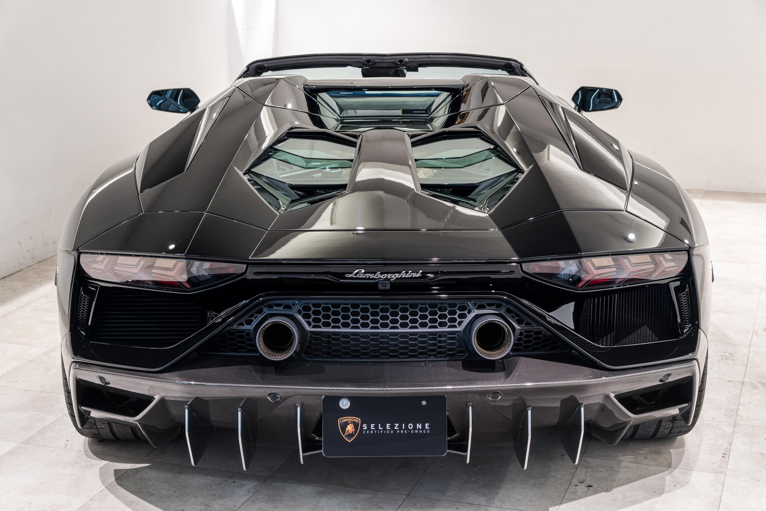 2022 Lamborghini Aventador Roadster LP780-4 Ultimae — Photo 8 / 39