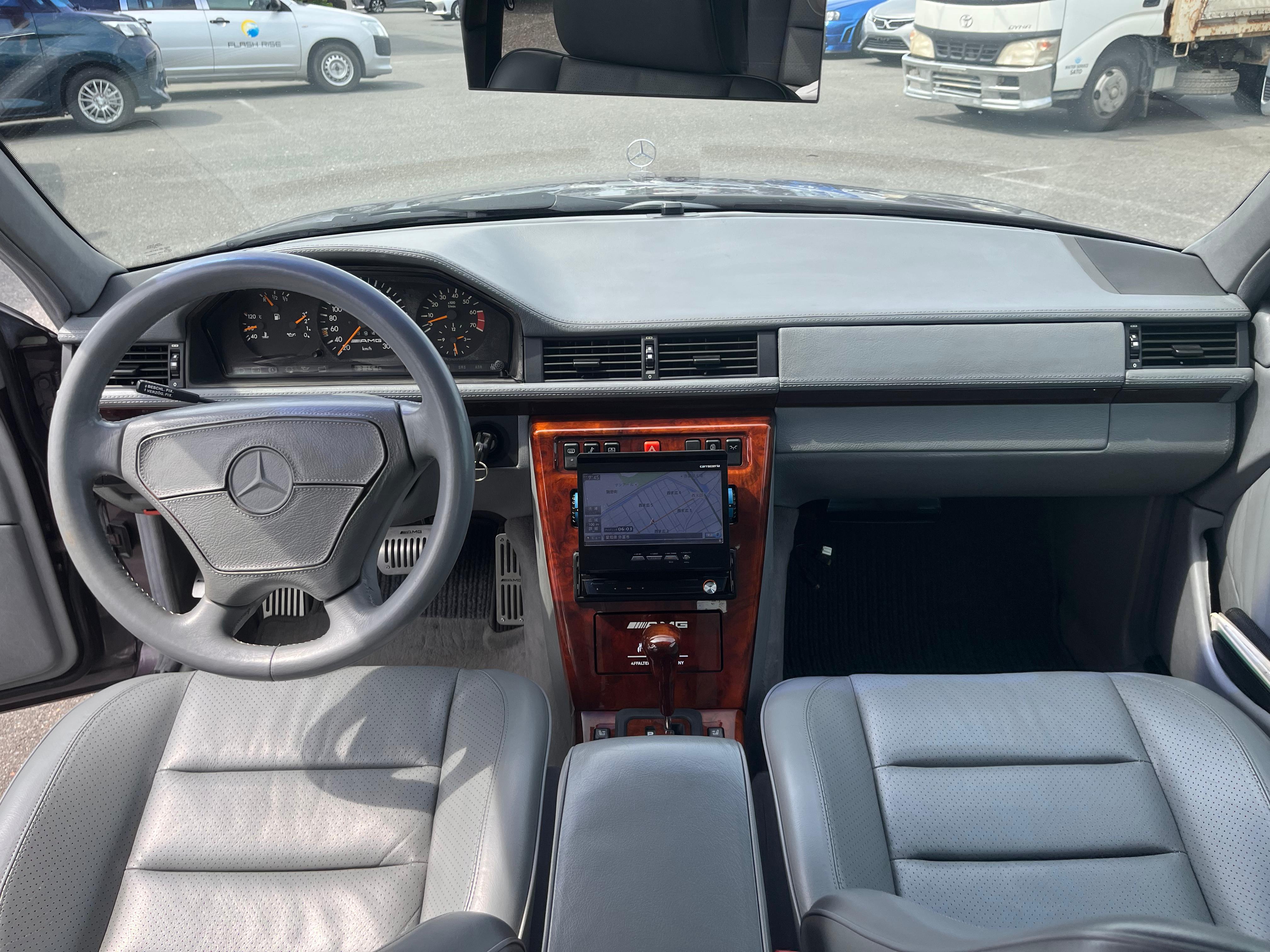 1992 Mercedes Benz E60 AMG — Photo 8 / 18