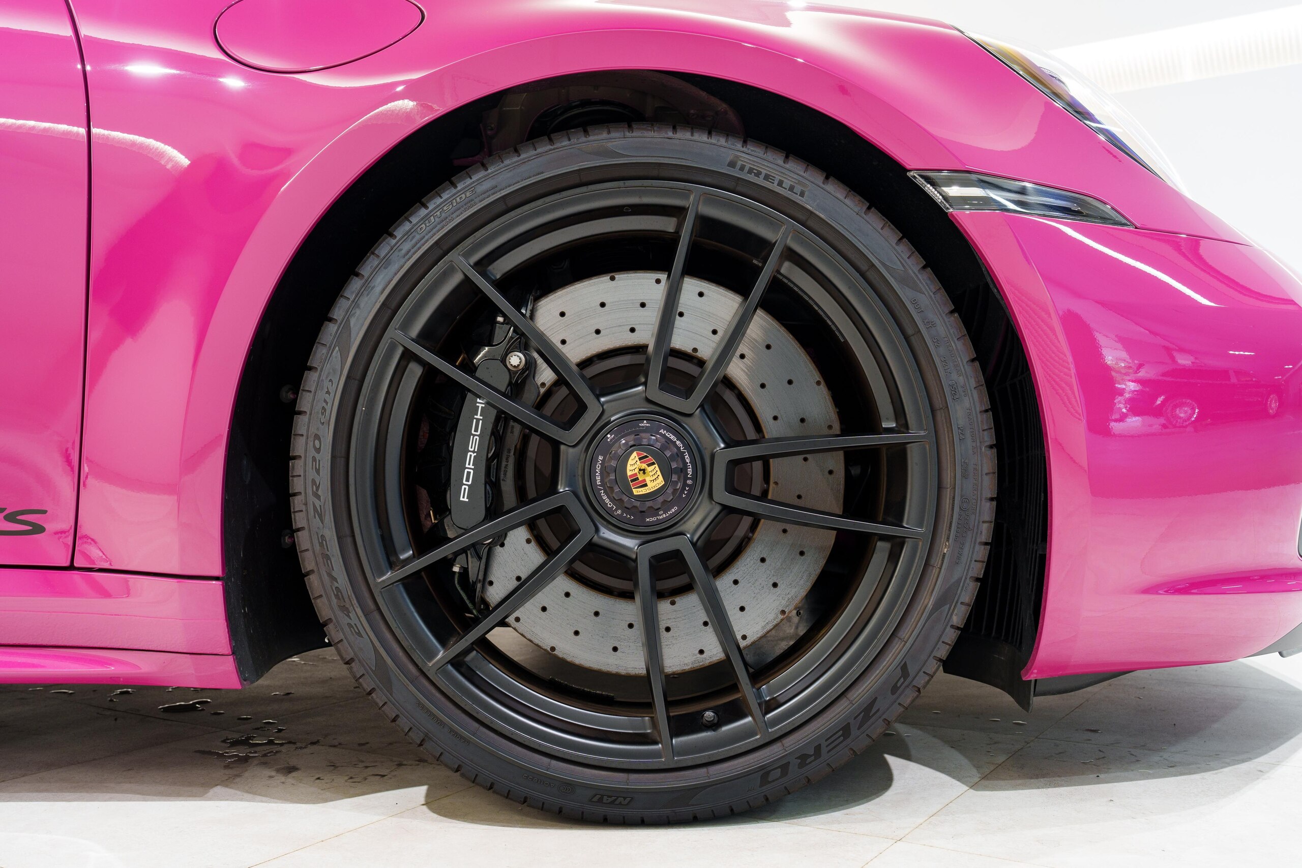 2024 Porsche 911 Carrera 4 GTS — Photo 21 / 23