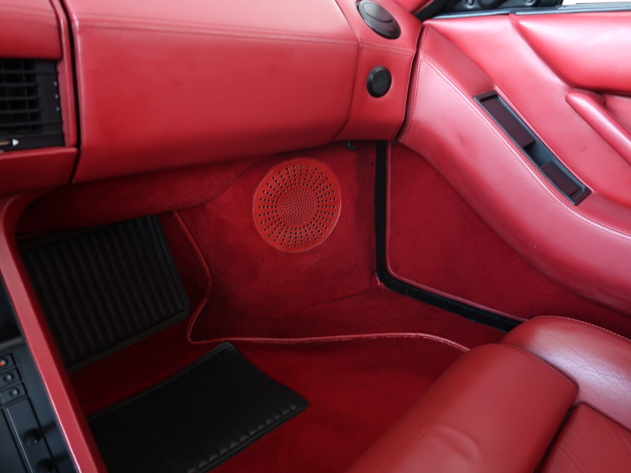 1988 Ferrari Testarossa — Photo 12 / 13