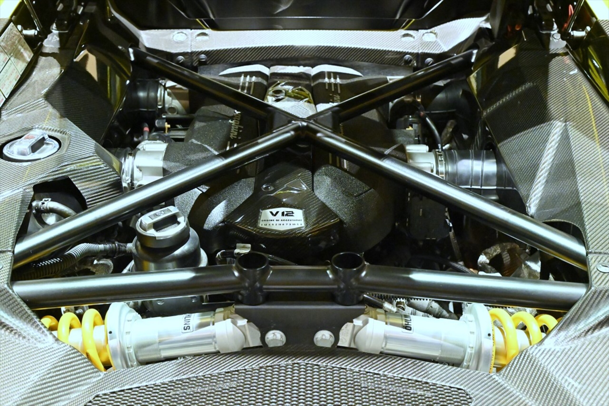 2014 Lamborghini Aventador Roadster LP720-4 — Photo 21 / 22