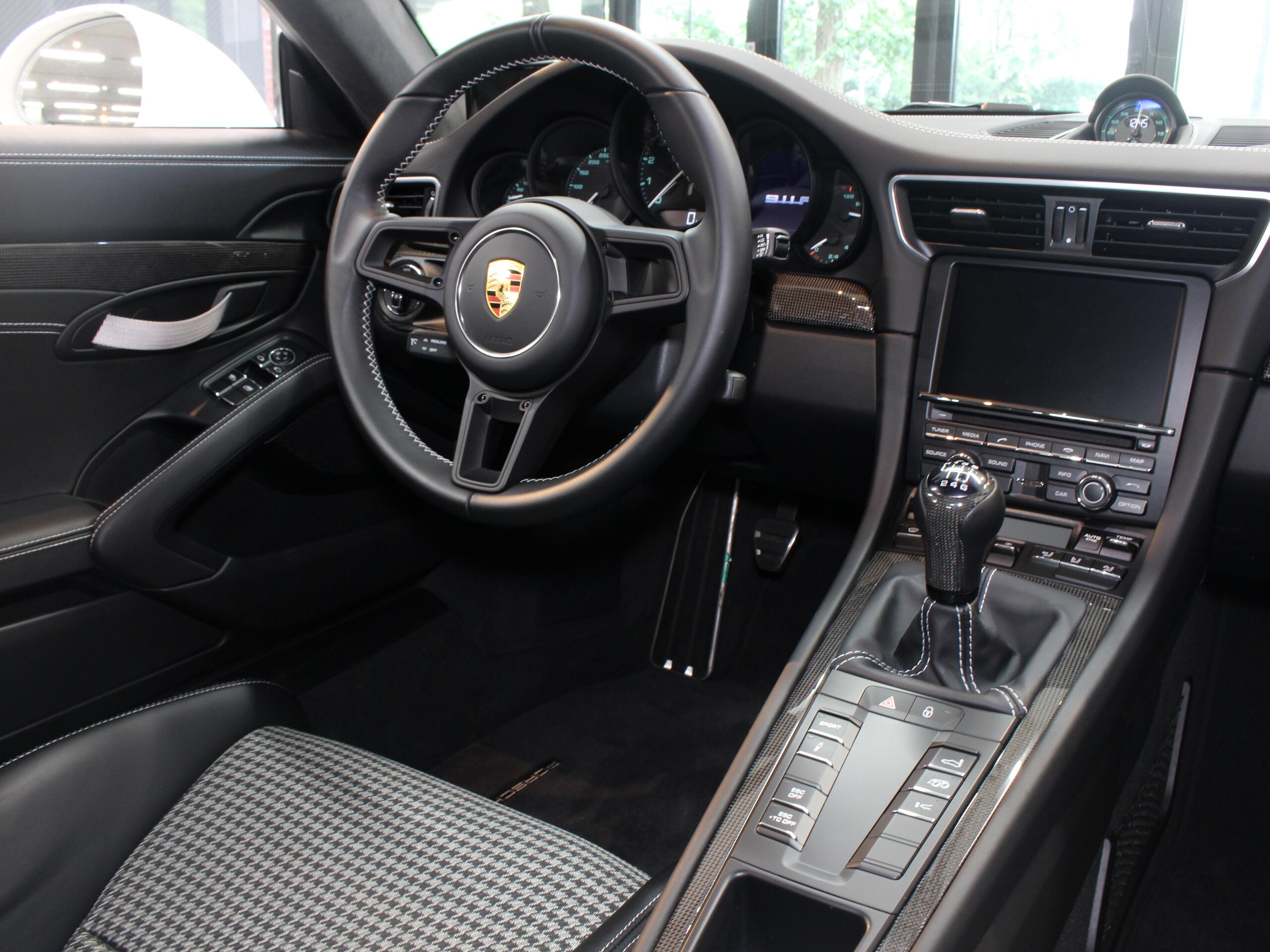 2016 Porsche 911 R — Photo 12 / 29
