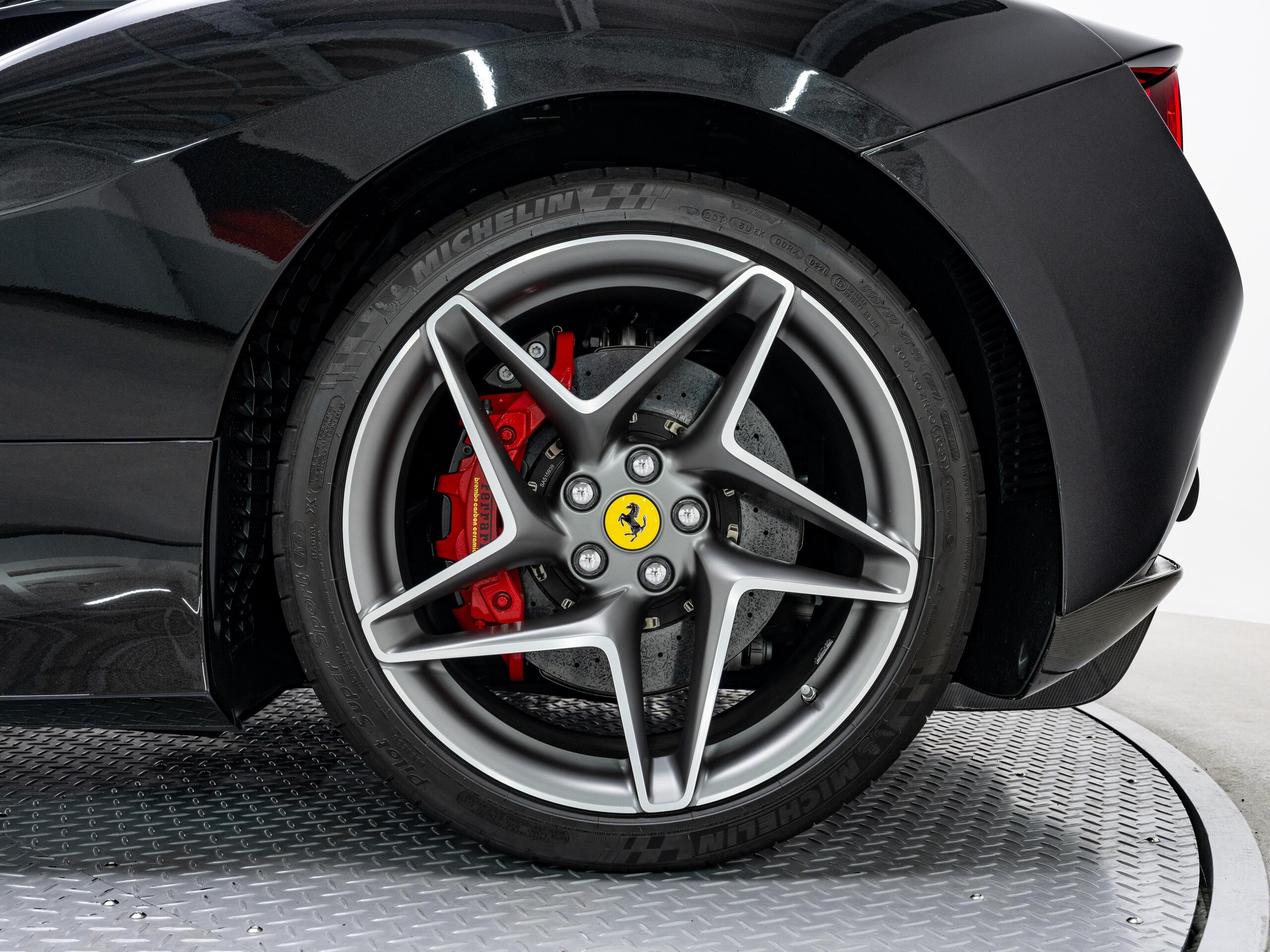 2020 Ferrari F8 Spider — Photo 21 / 26