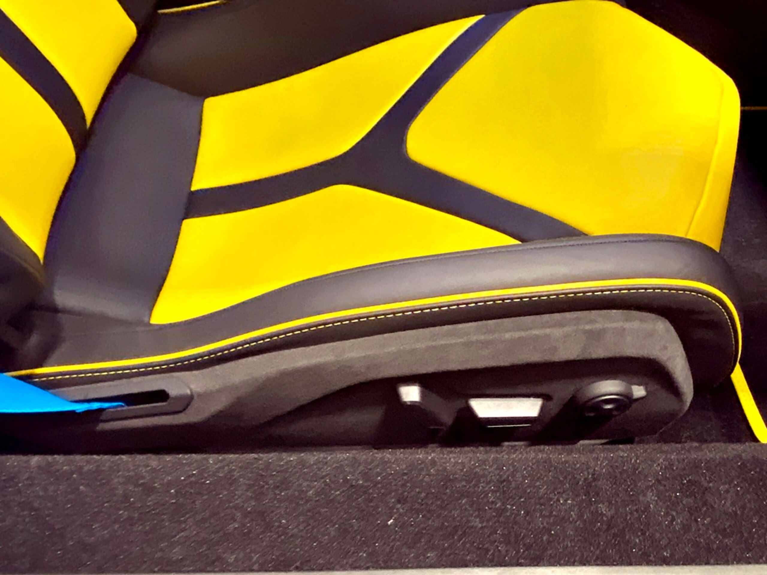 2024 Lamborghini Revuelto — Photo 7 / 18