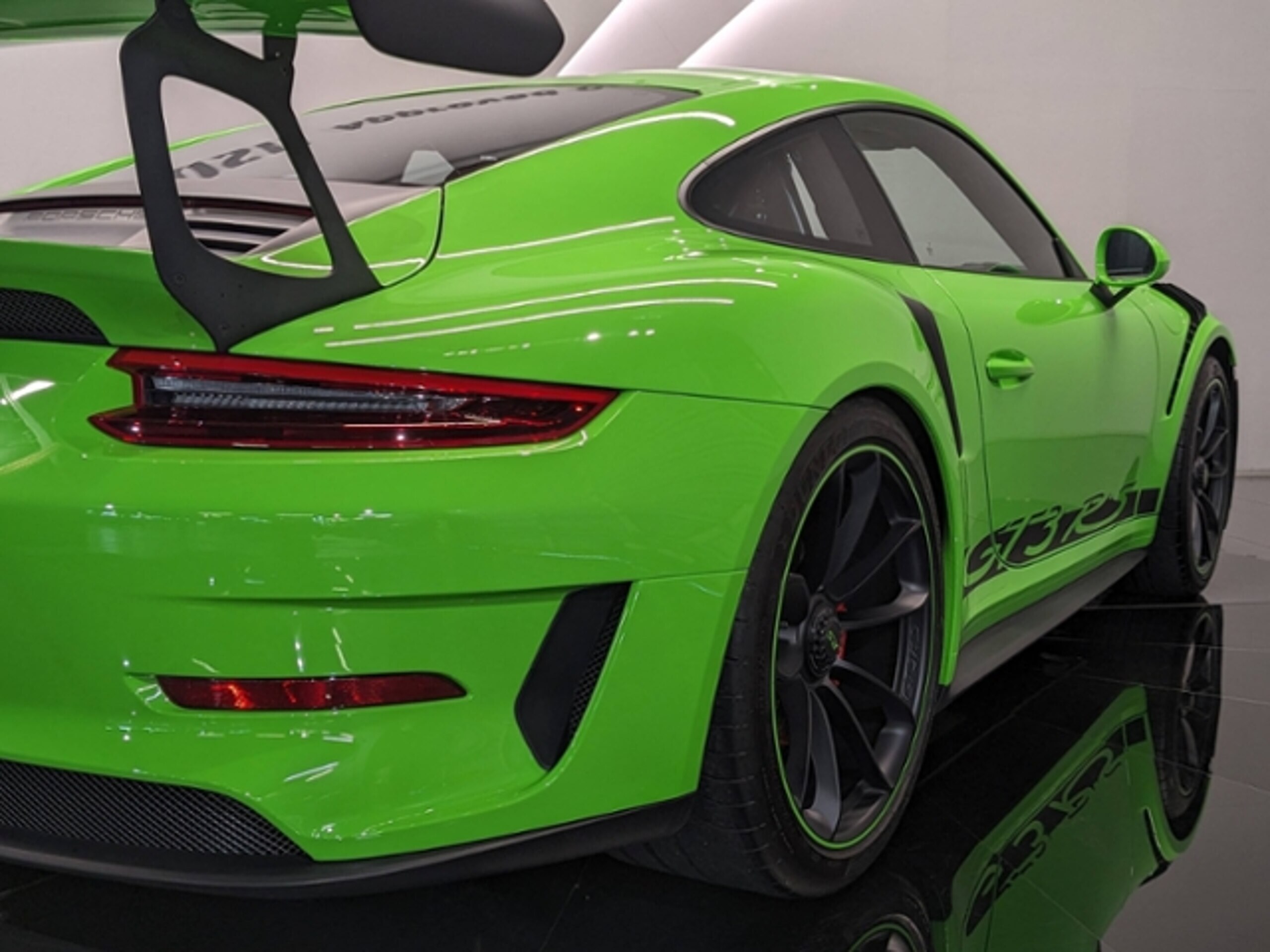 2019 Porsche 911 GT3 RS — Photo 13 / 39