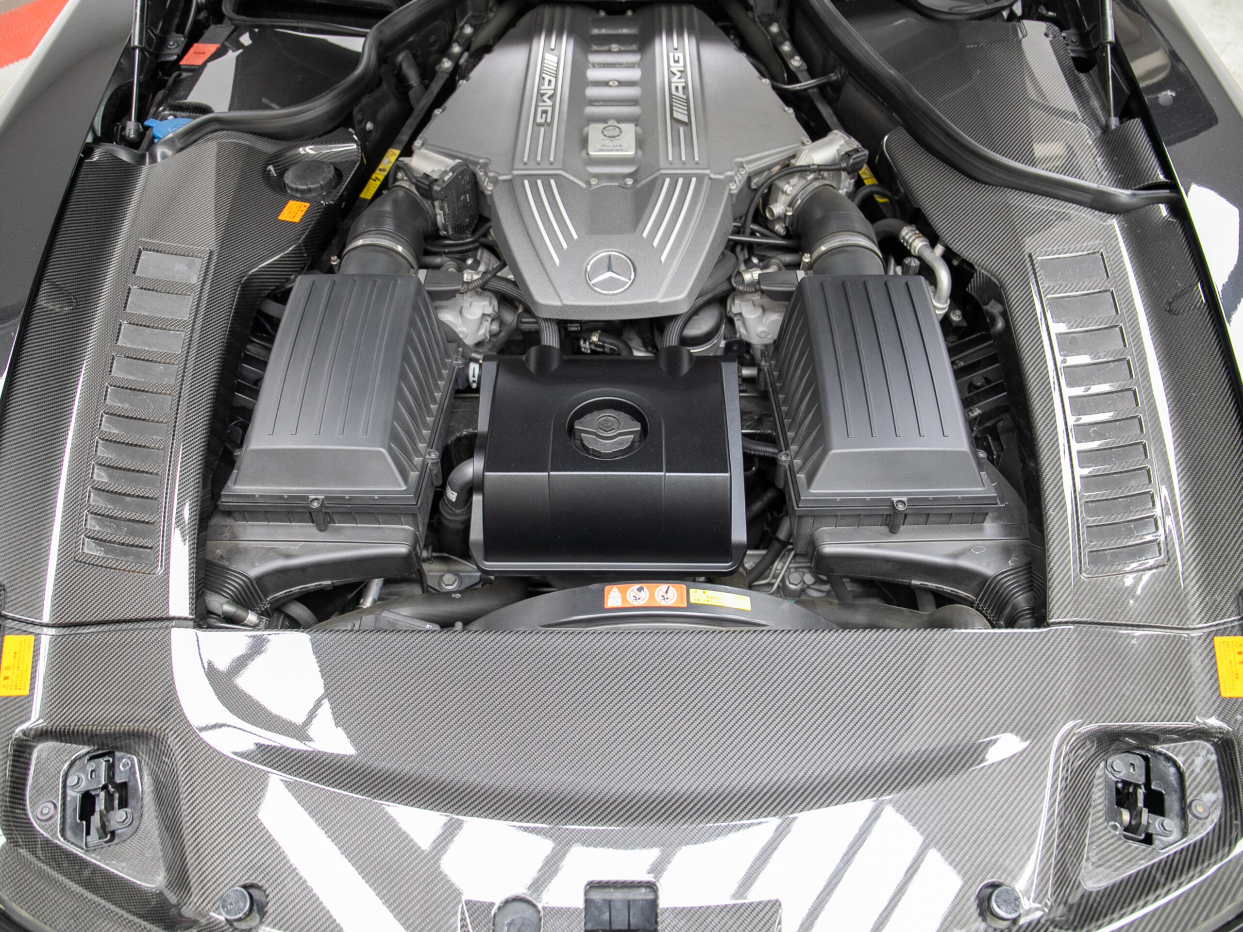 2010 Mercedes Benz SLS AMG — Photo 18 / 19