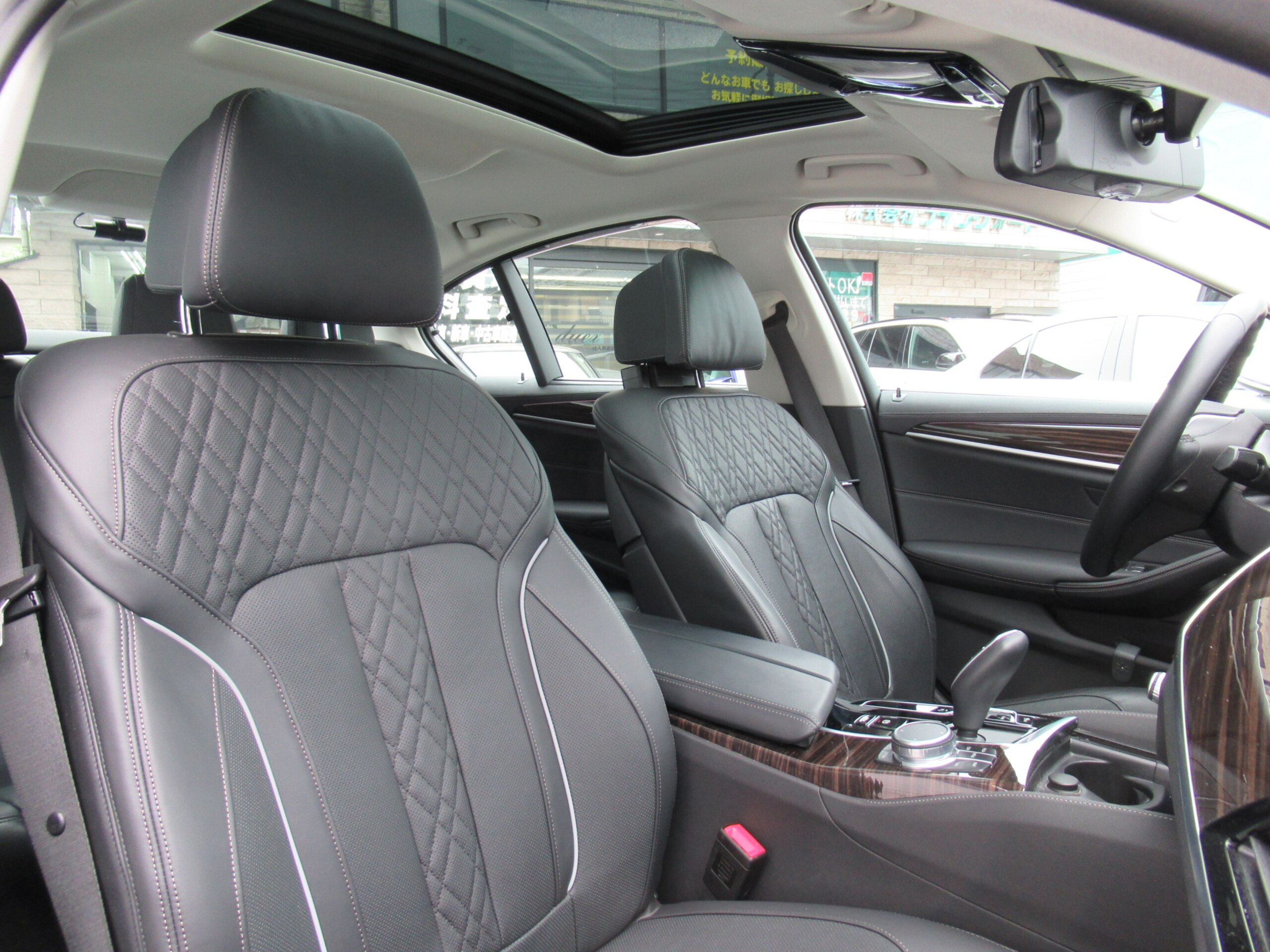 2021 BMW 530i Luxury — Photo 17 / 23