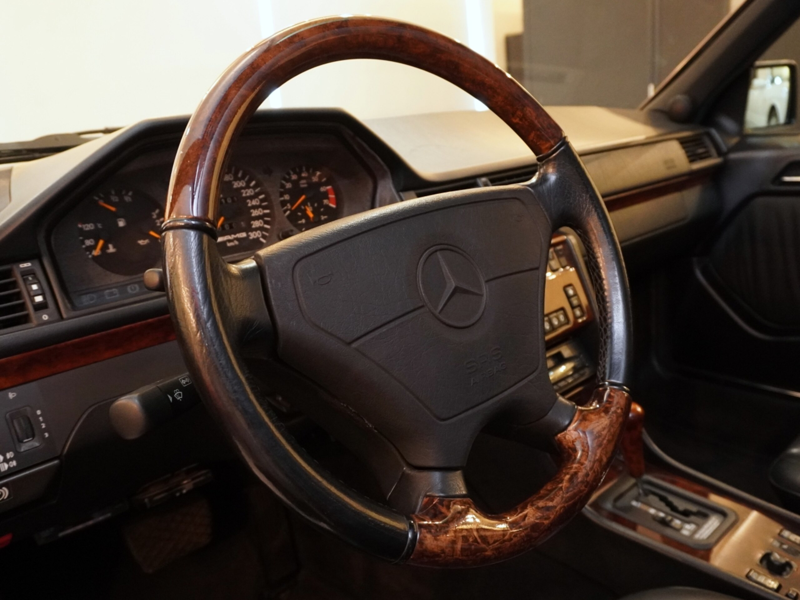 1994 Mercedes Benz E60 AMG — Photo 8 / 24