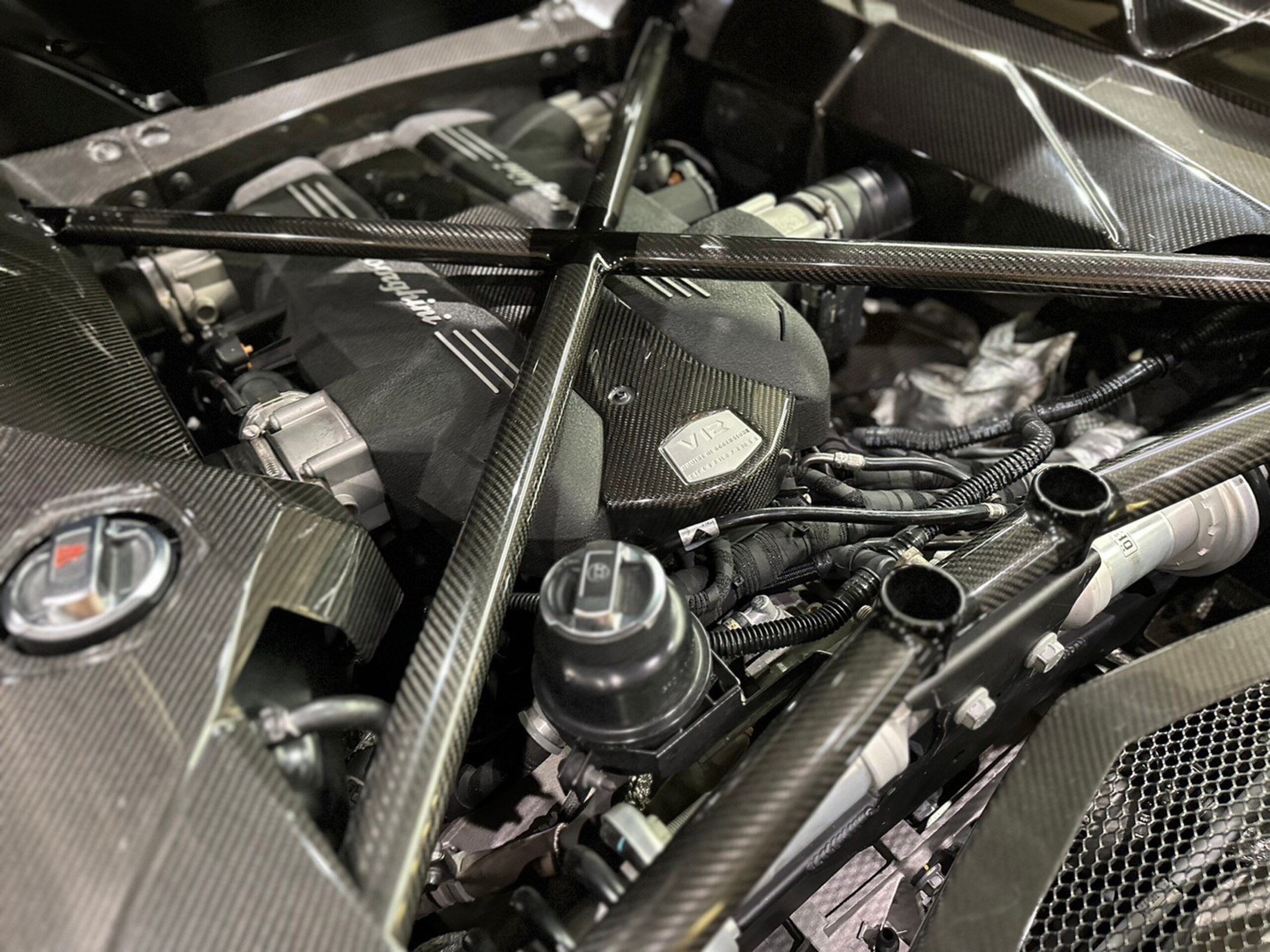 2015 Lamborghini Aventador Roadster — Photo 19 / 20