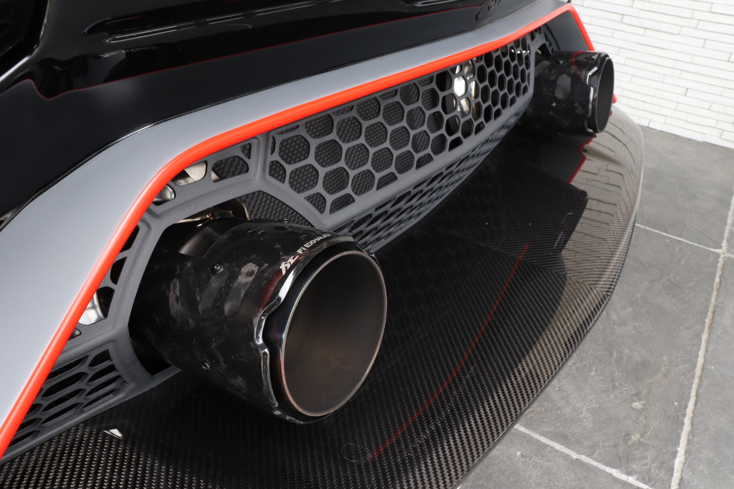 2021 Lamborghini Aventador Roadster SVJ 63 — Photo 11 / 21
