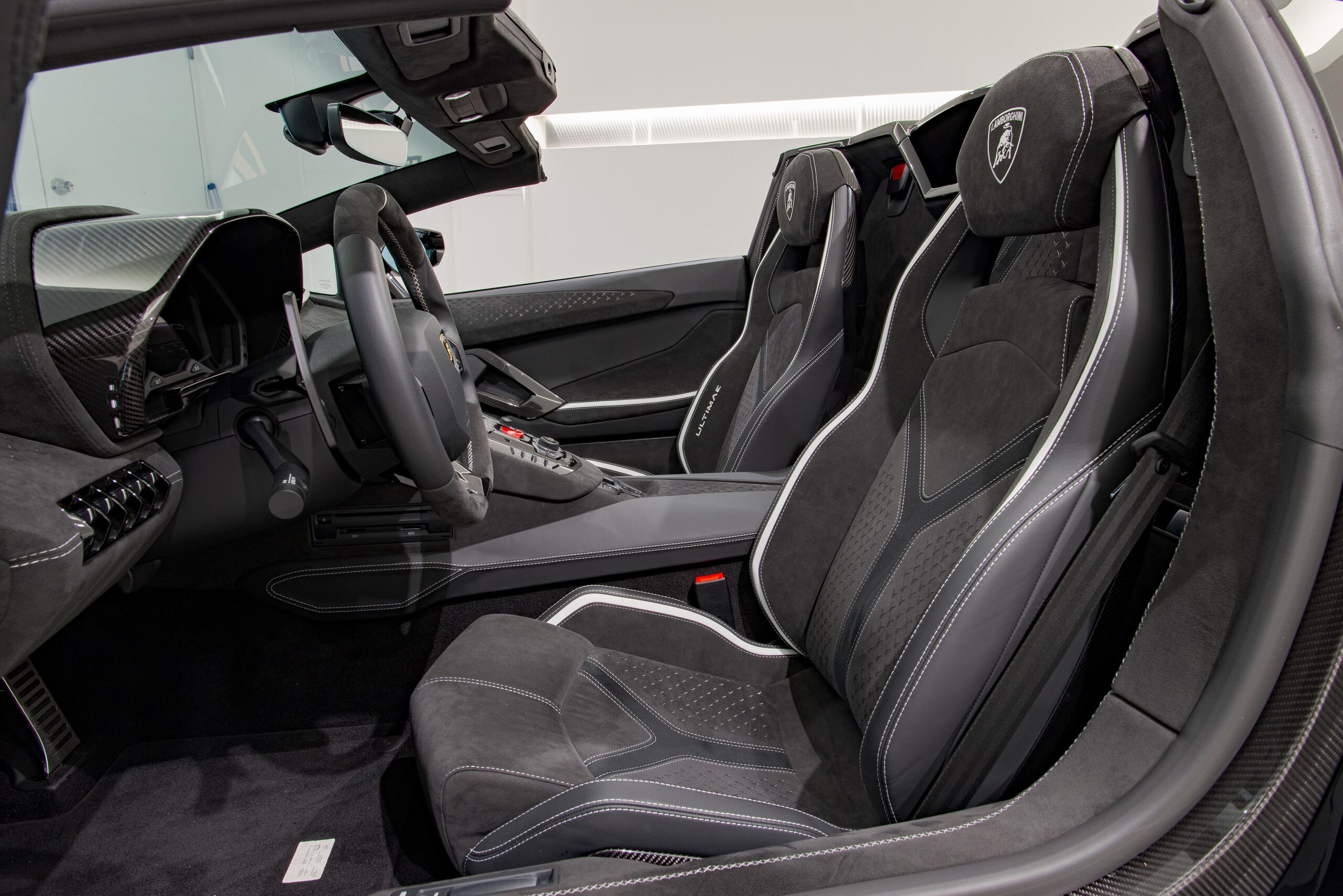 2022 Lamborghini Aventador Roadster LP780-4 Ultimae — Photo 12 / 27