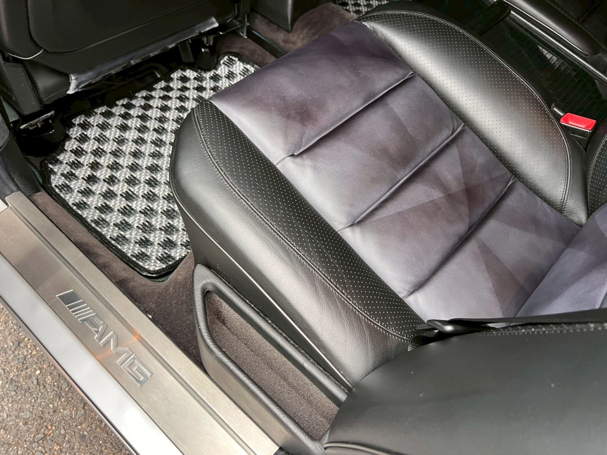 1995 Mercedes Benz E60 AMG — Photo 51 / 74