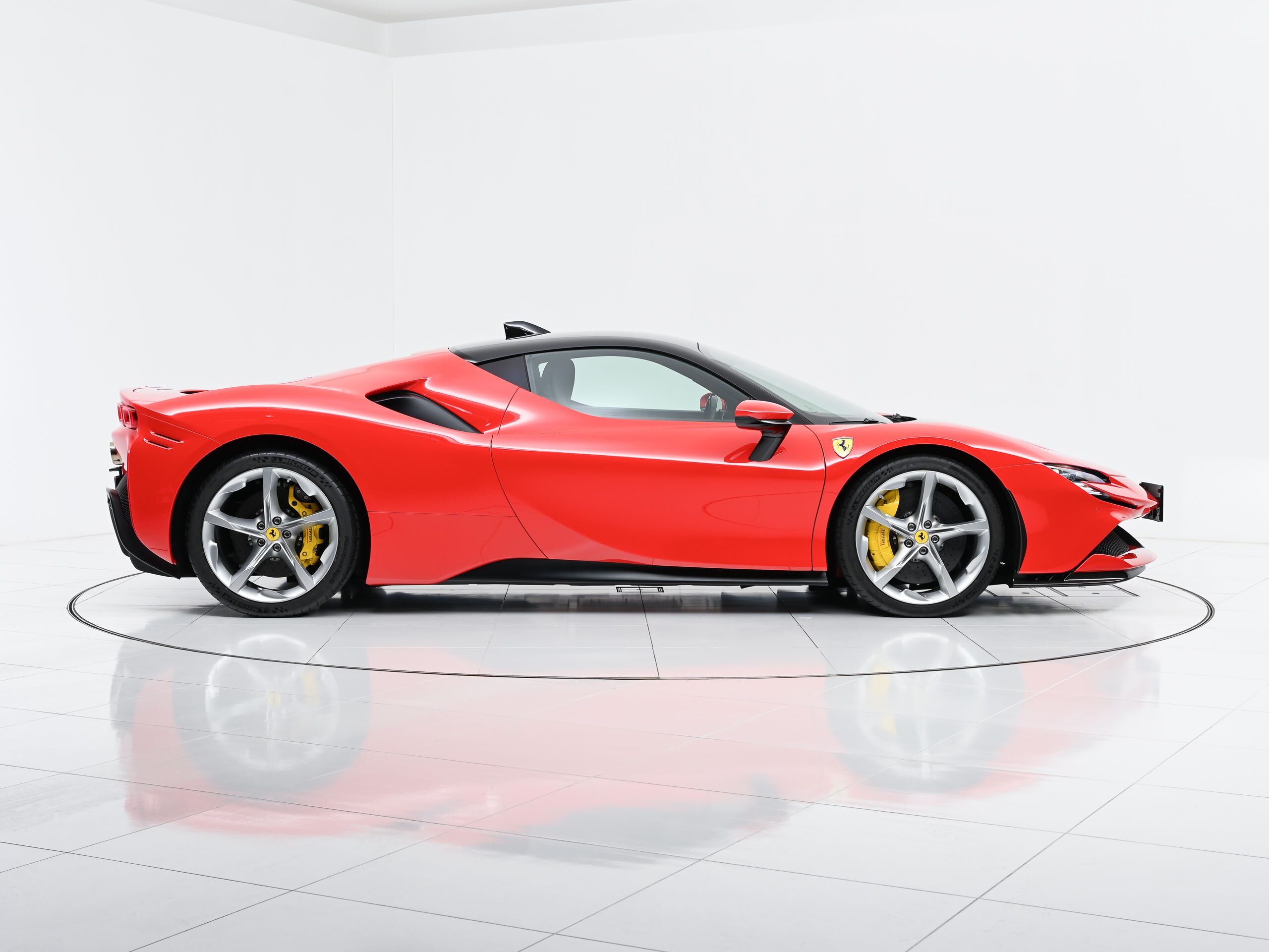 2021 Ferrari SF90 Stradale — Photo 7 / 22